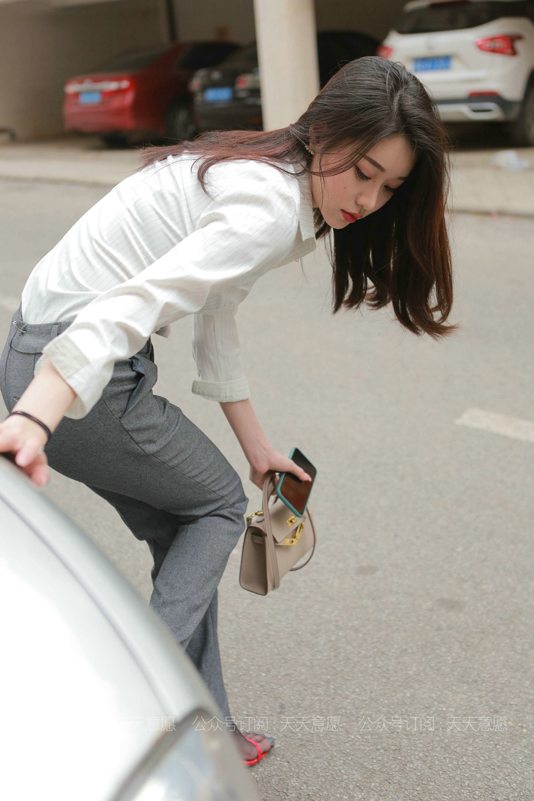 [IESS异思趣向] 丝享家 833：佳爷《六月女神特辑》 丝袜美腿套图