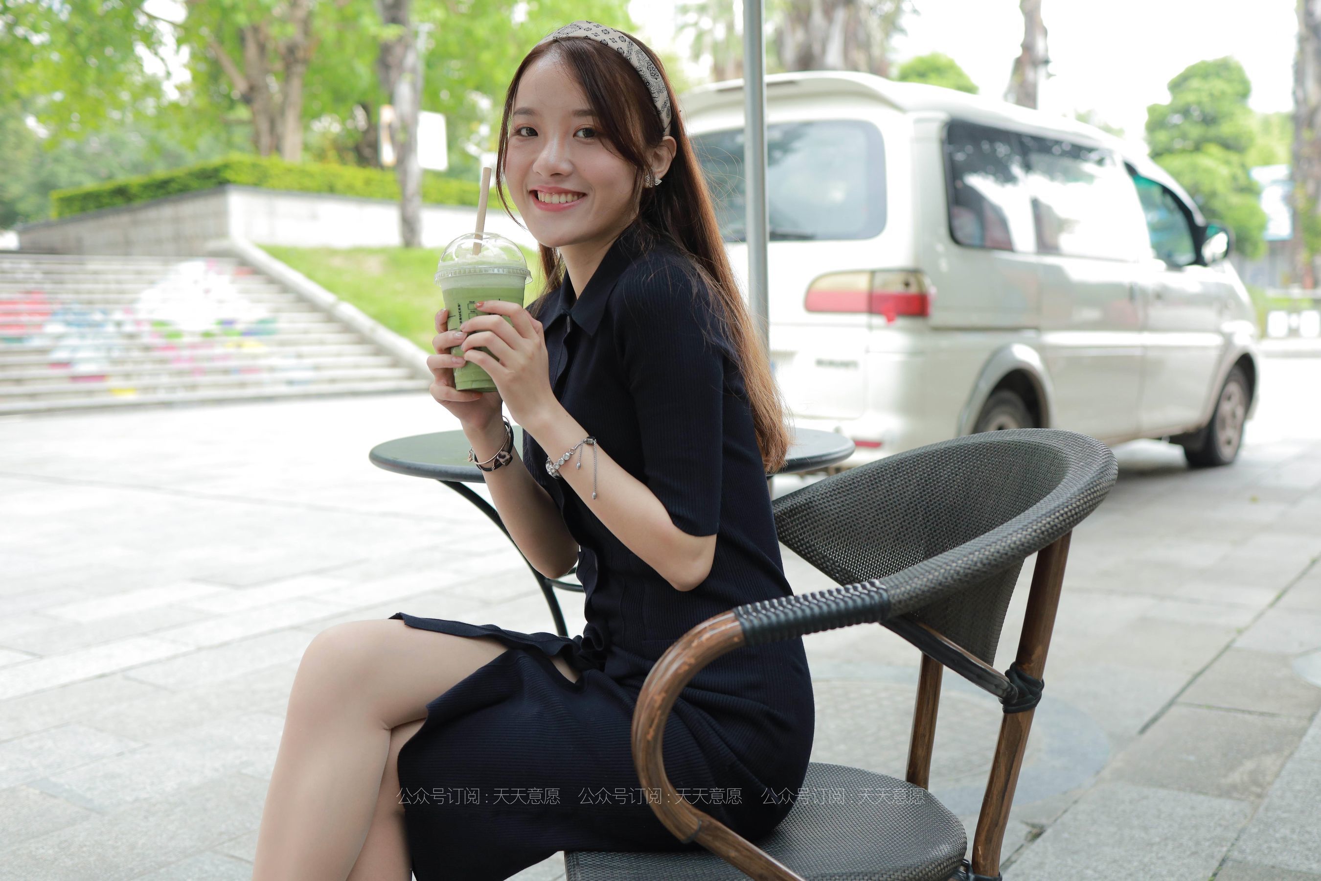 [IESS异思趣向] 丝享家 837：婉苹《甜甜星冰乐》 丝袜美腿套图
