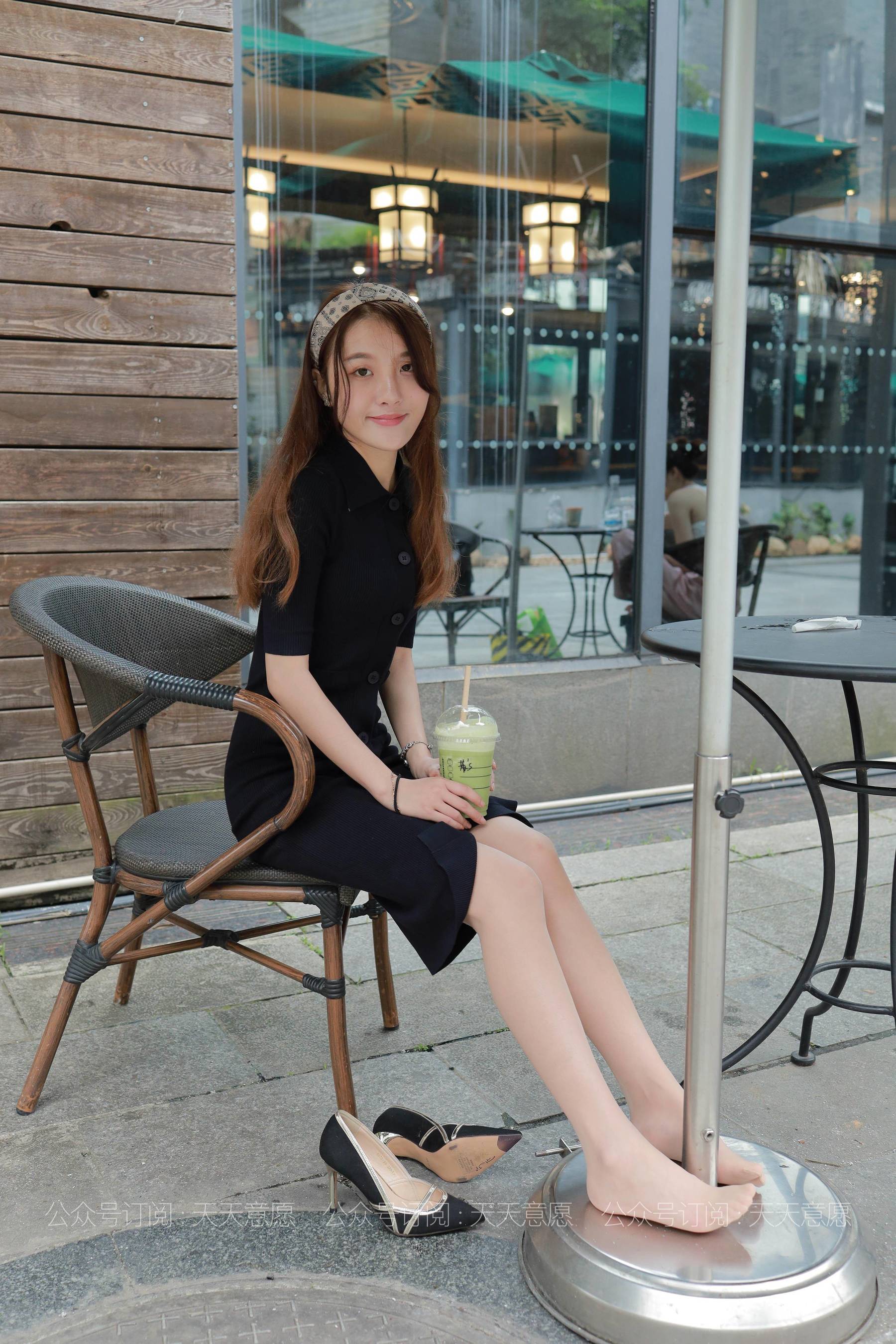 [IESS异思趣向] 丝享家 837：婉苹《甜甜星冰乐》 丝袜美腿套图