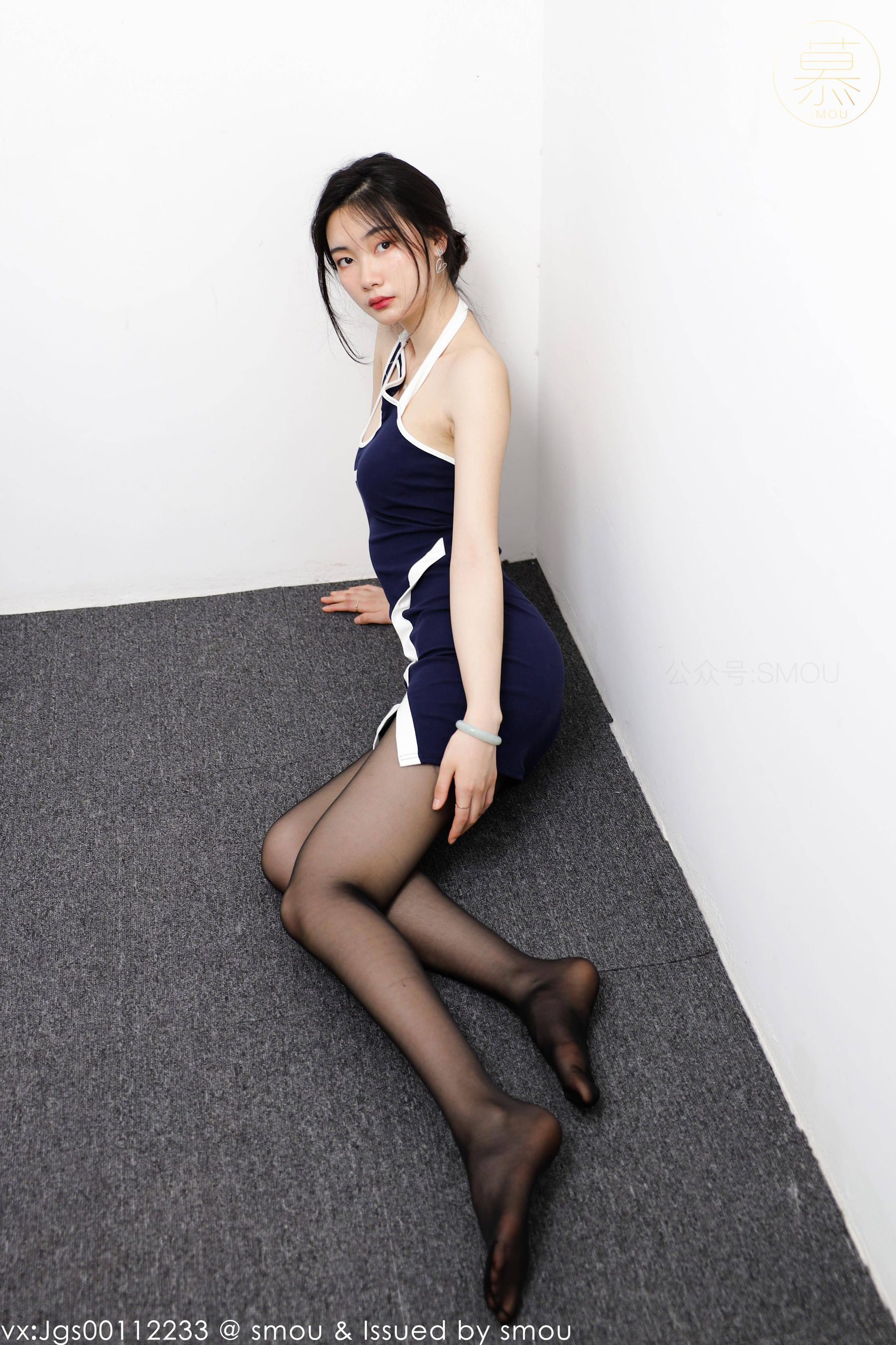 [丝慕SMOU] 蜜系列 M011 可儿 丝袜美腿套图