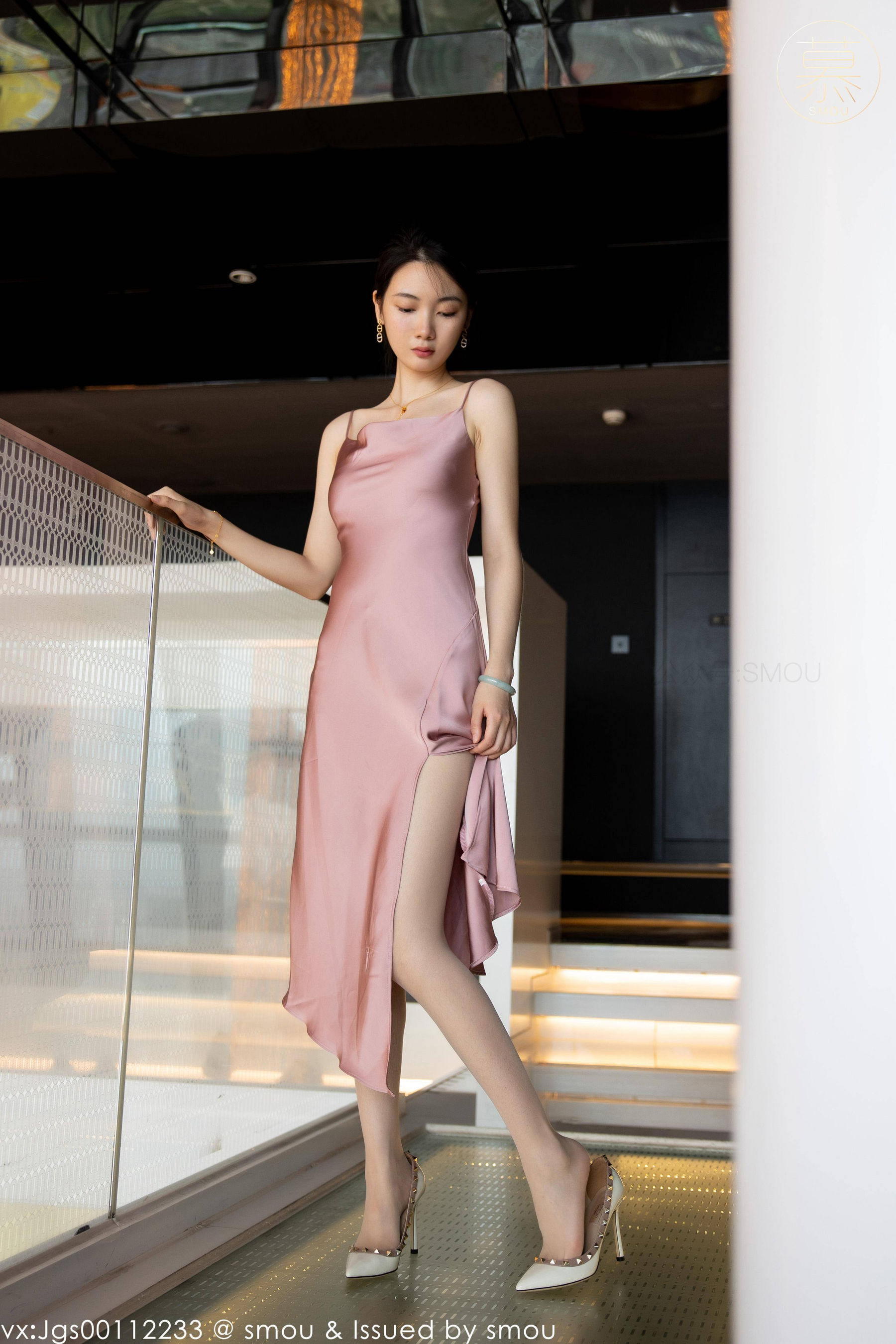 [丝慕SMOU] 蜜系列 M018 可儿 丝袜美腿套图