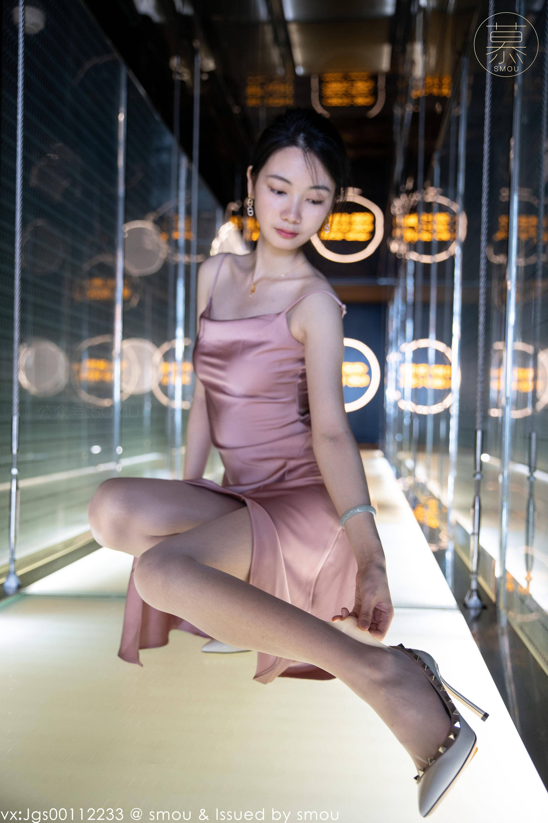 [丝慕SMOU] 蜜系列 M018 可儿 丝袜美腿套图