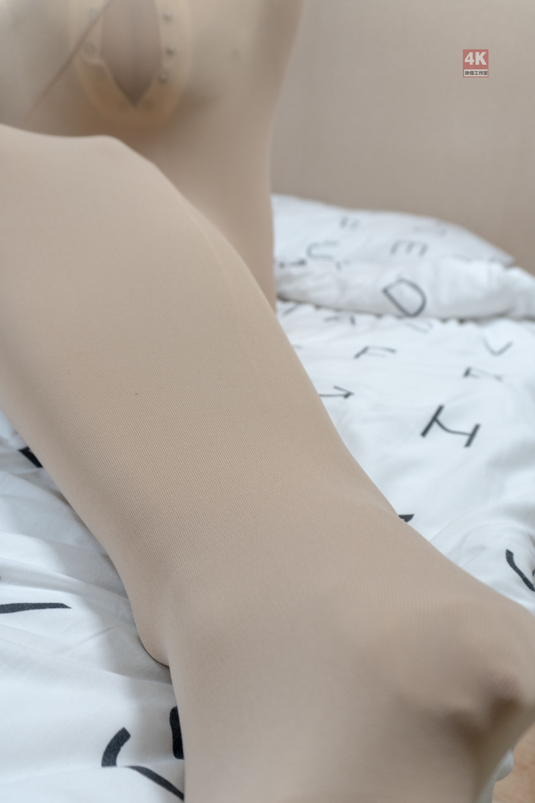 [丽柜Ligui] 网络丽人 Model 奈沐子 《光滑丝袜茧》