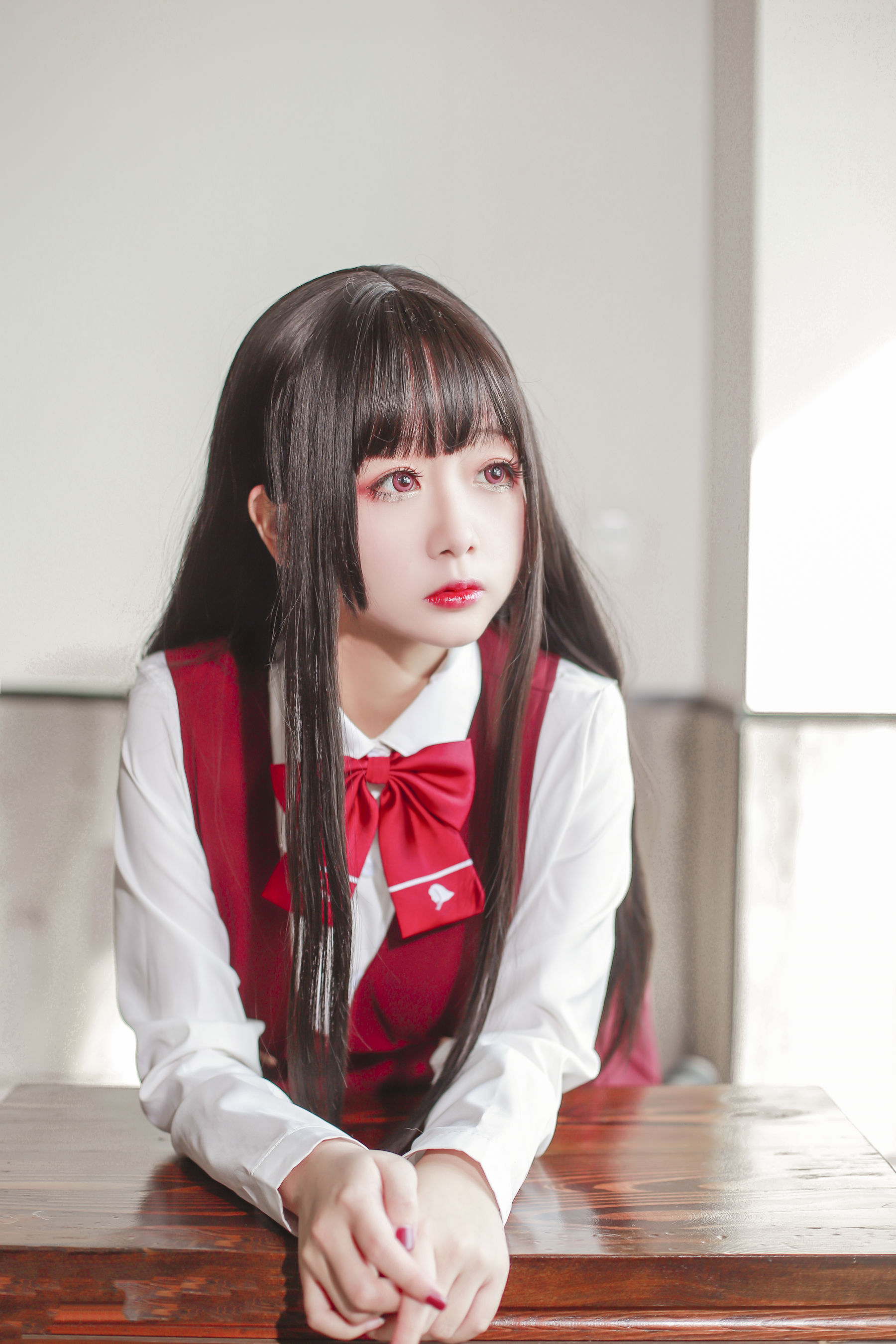 [喵糖映画] VOL.450 日奈娇 一袭红裙 写真套图