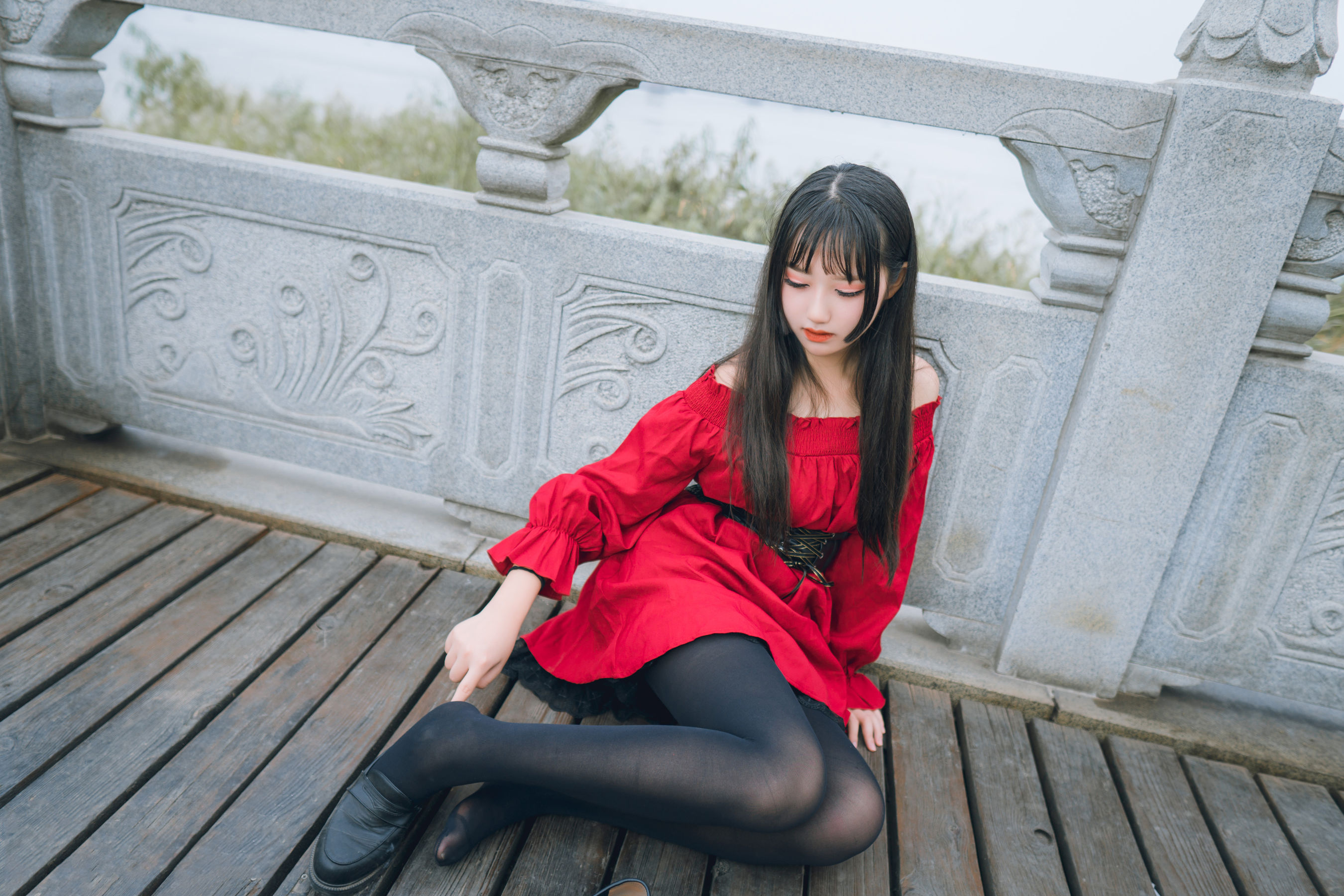 [喵糖映画] VOL.453 lovely呆玄 - 红与黑 写真套图