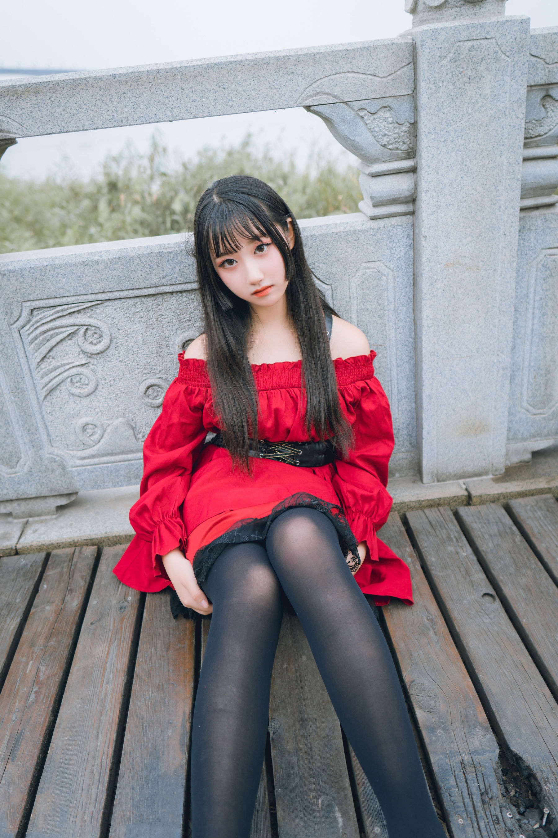 [喵糖映画] VOL.453 lovely呆玄 - 红与黑 写真套图