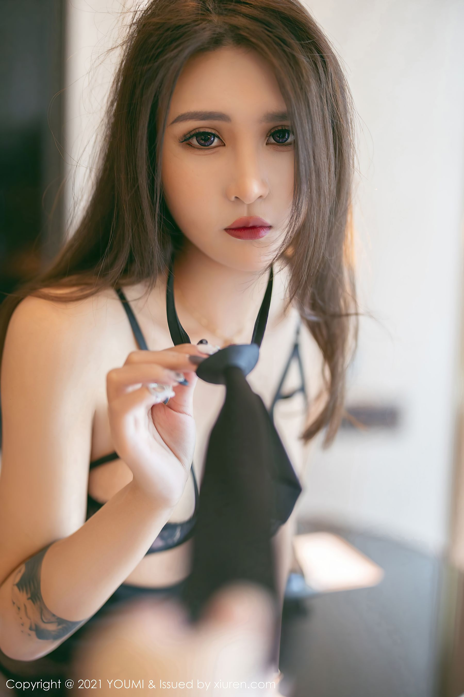 [尤蜜荟YouMi] Vol.648 Emily顾奈奈 - 魅惑的黑色精致镂空服饰