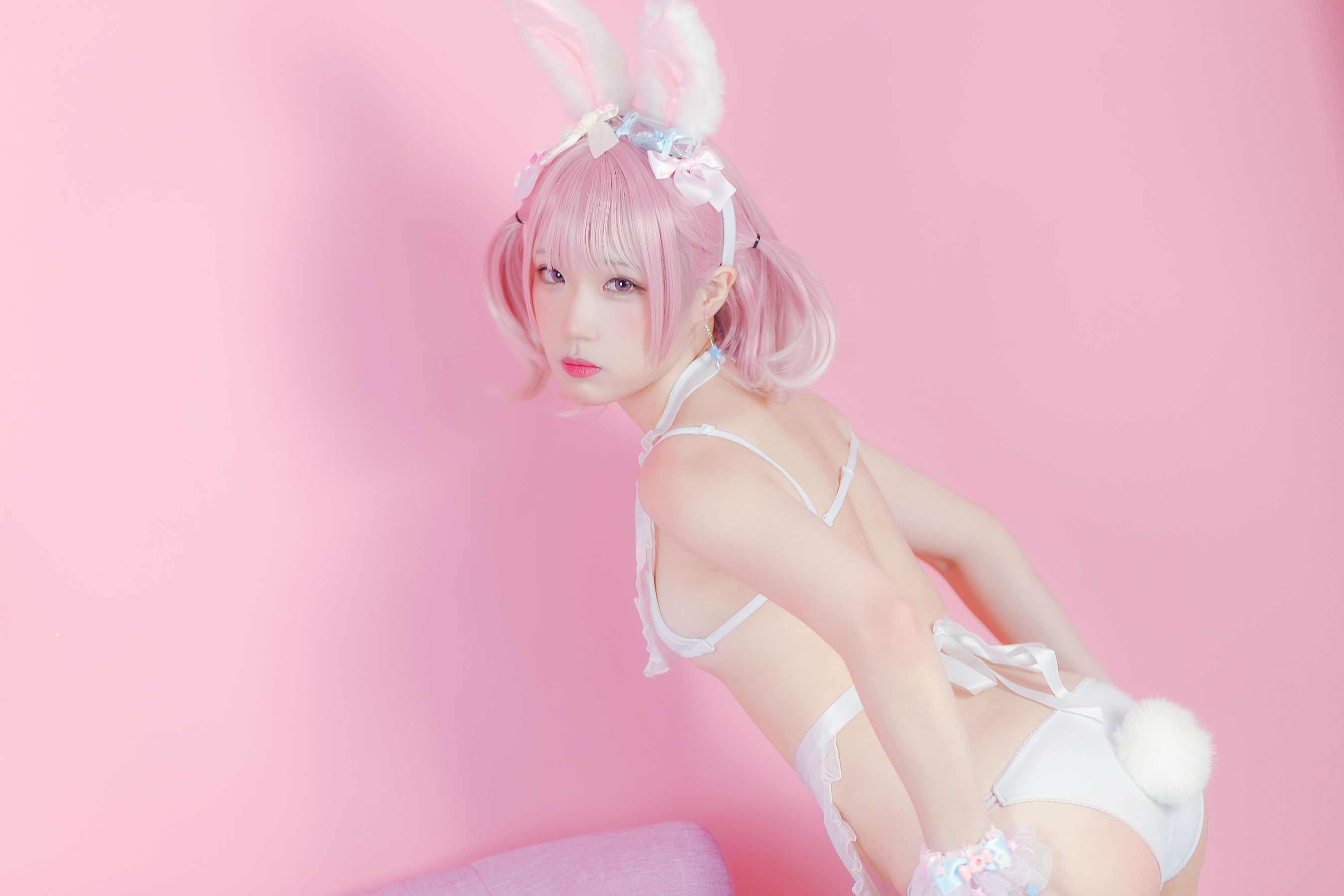 [网红COSER写真] 动漫博主Mime弥美 - 白粉色兔女郎