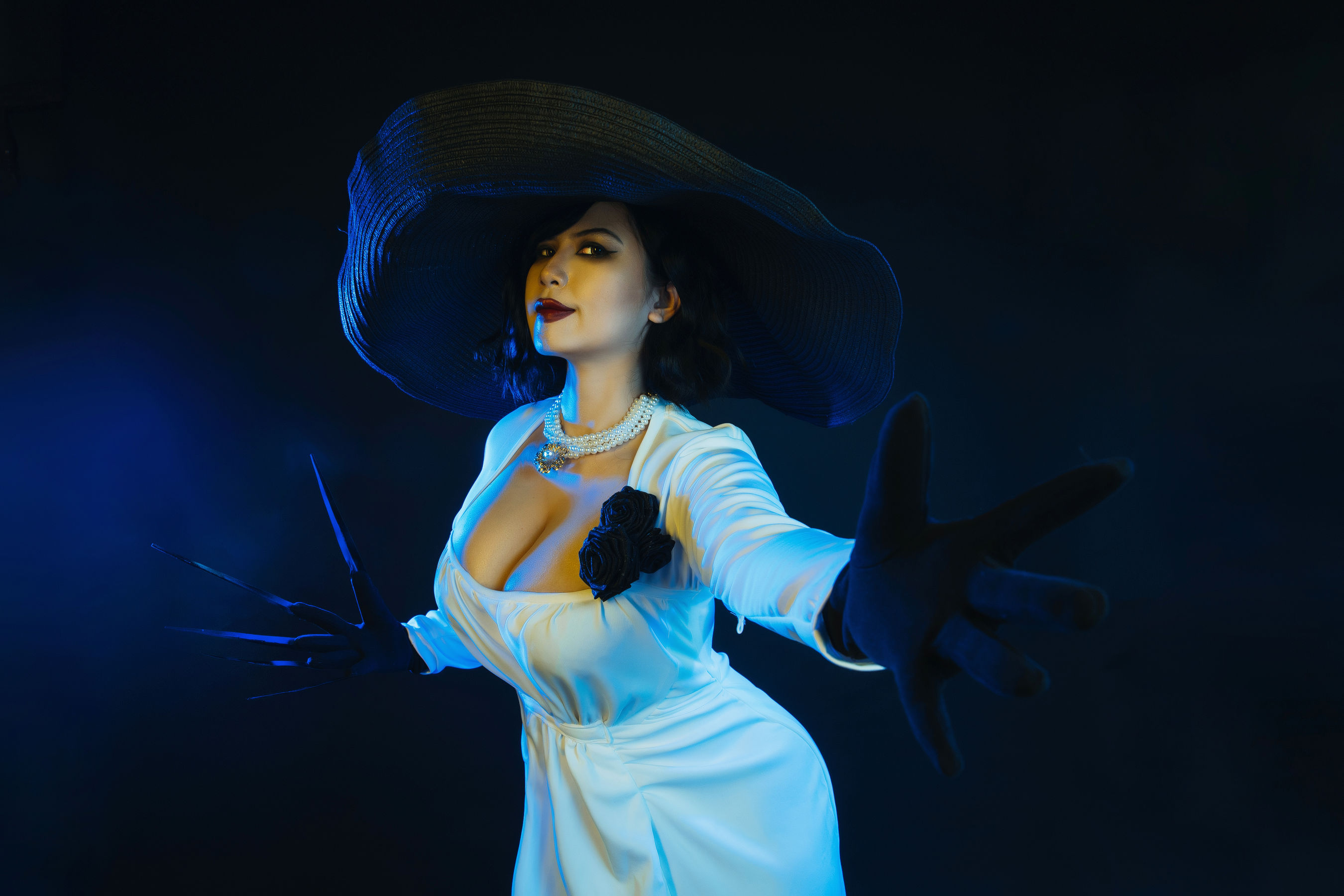 [网红COSER写真] Uy Uy - Lady Dimitrescu