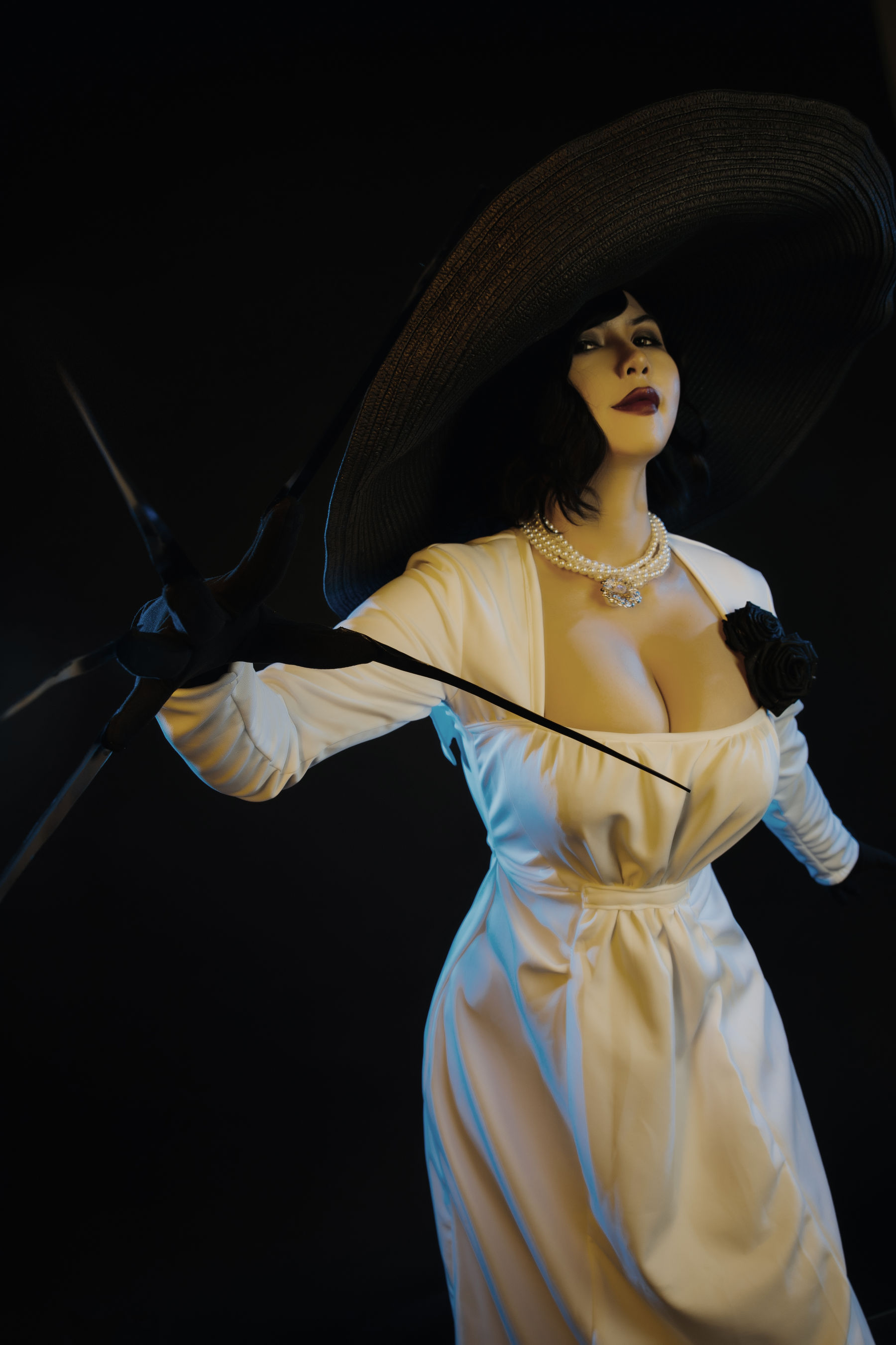 [网红COSER写真] Uy Uy - Lady Dimitrescu