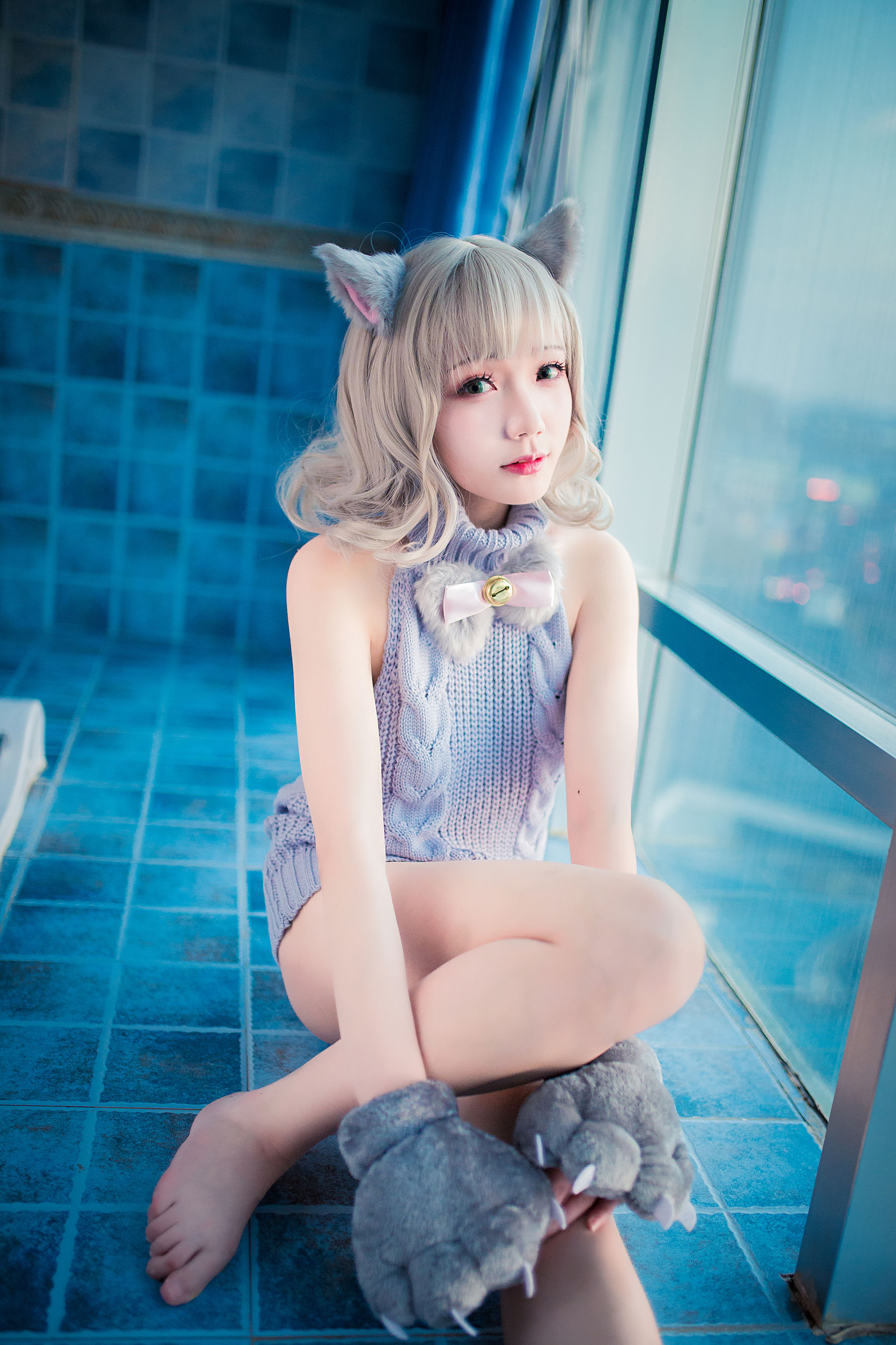 [网红COSER写真] 萝莉福利真央Mao - 露背毛衣
