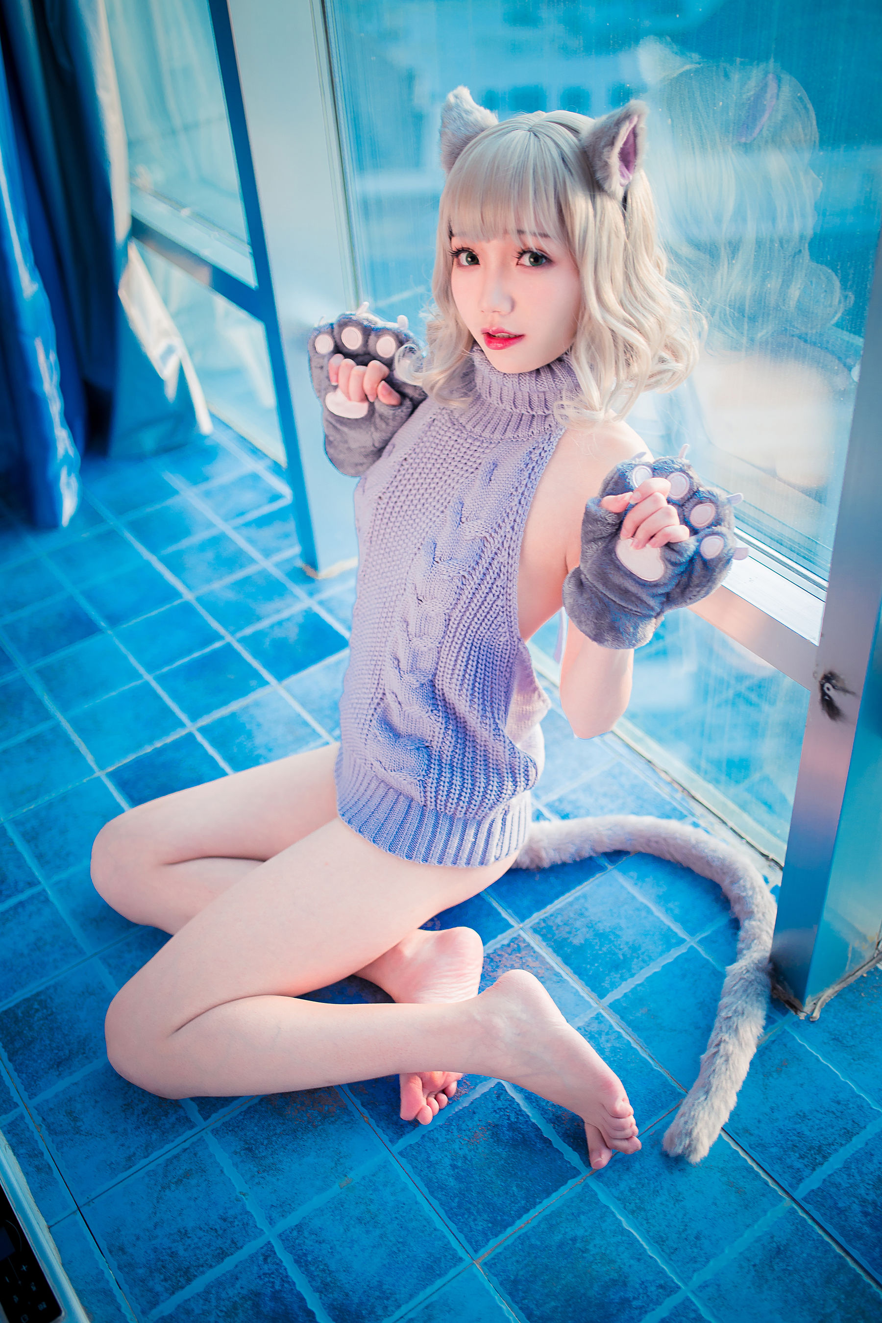 [网红COSER写真] 萝莉福利真央Mao - 露背毛衣