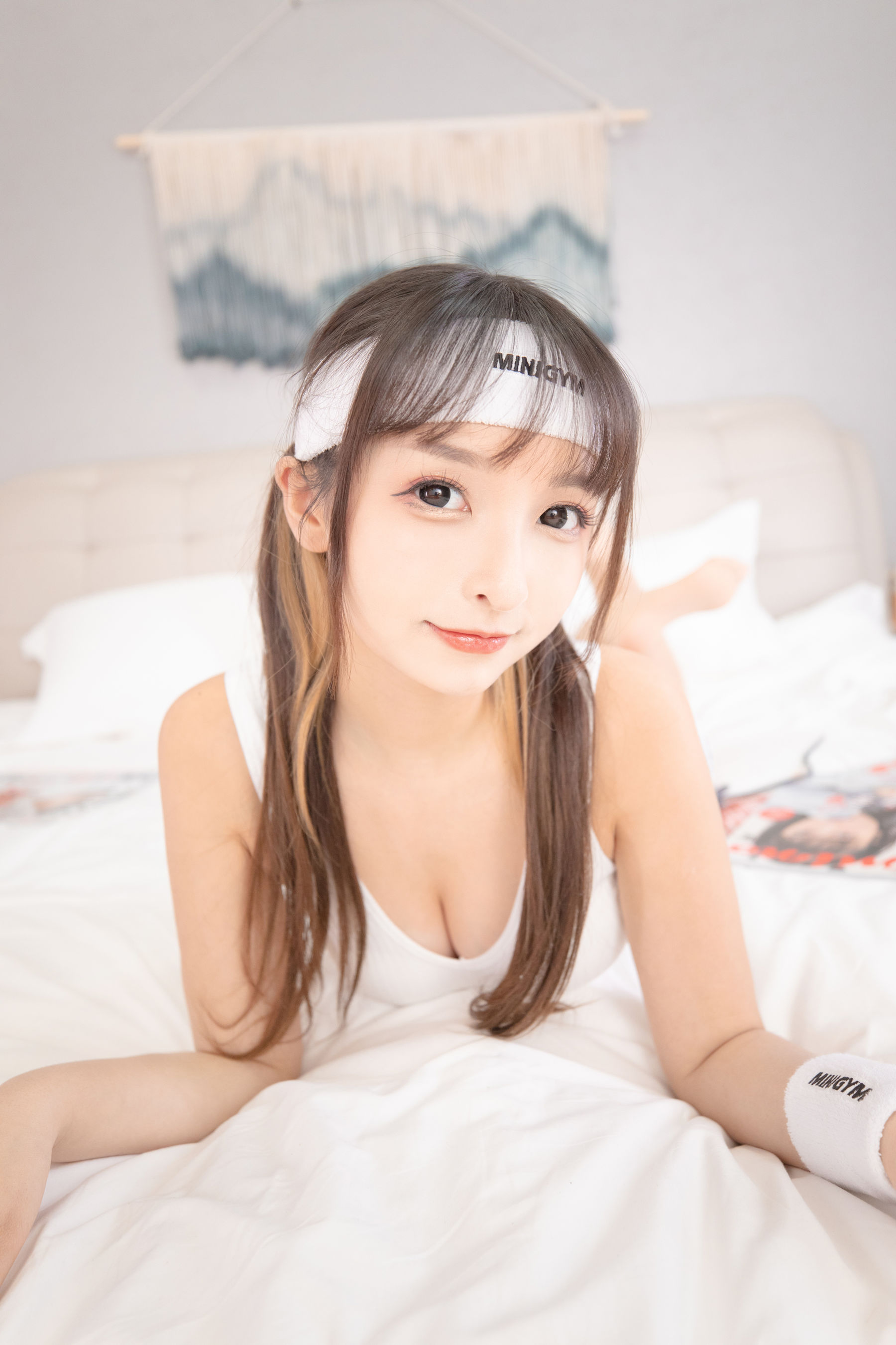 [网红COSER写真] 萝莉神楽板真冬之温度の香り