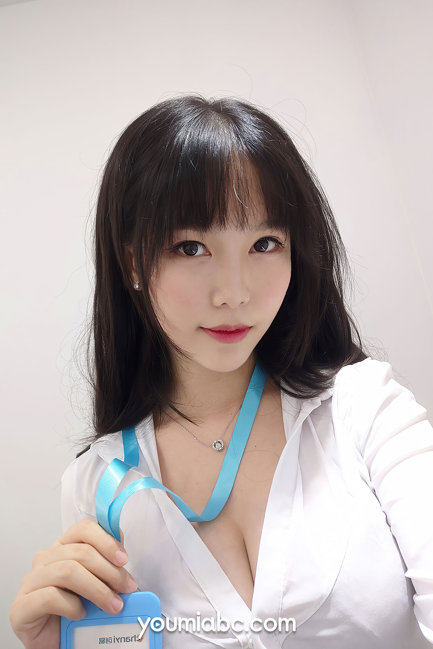 [尤蜜YouMi]  抖娘利世 OL午间自拍