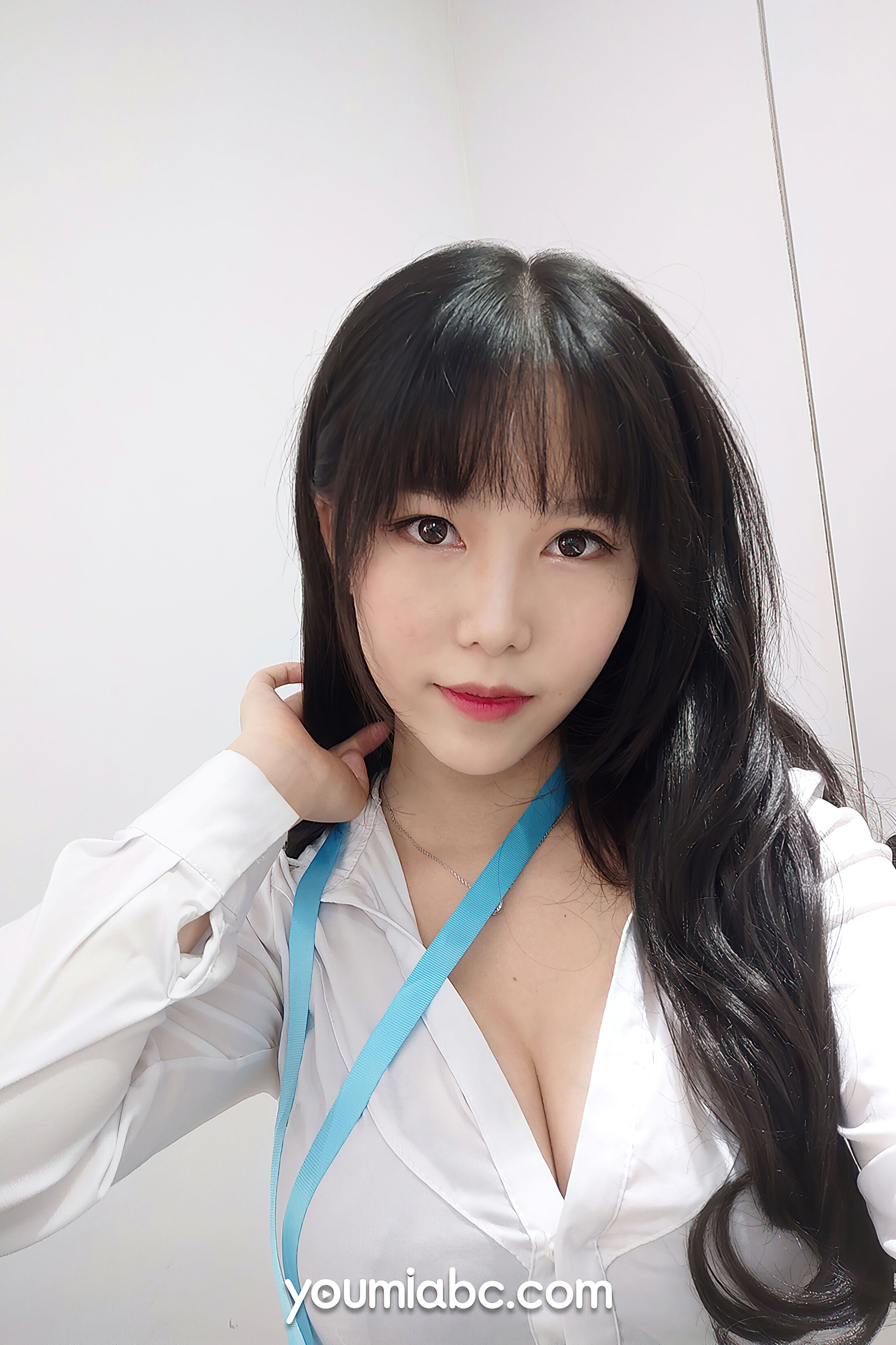 [尤蜜YouMi]  抖娘利世 OL午间自拍
