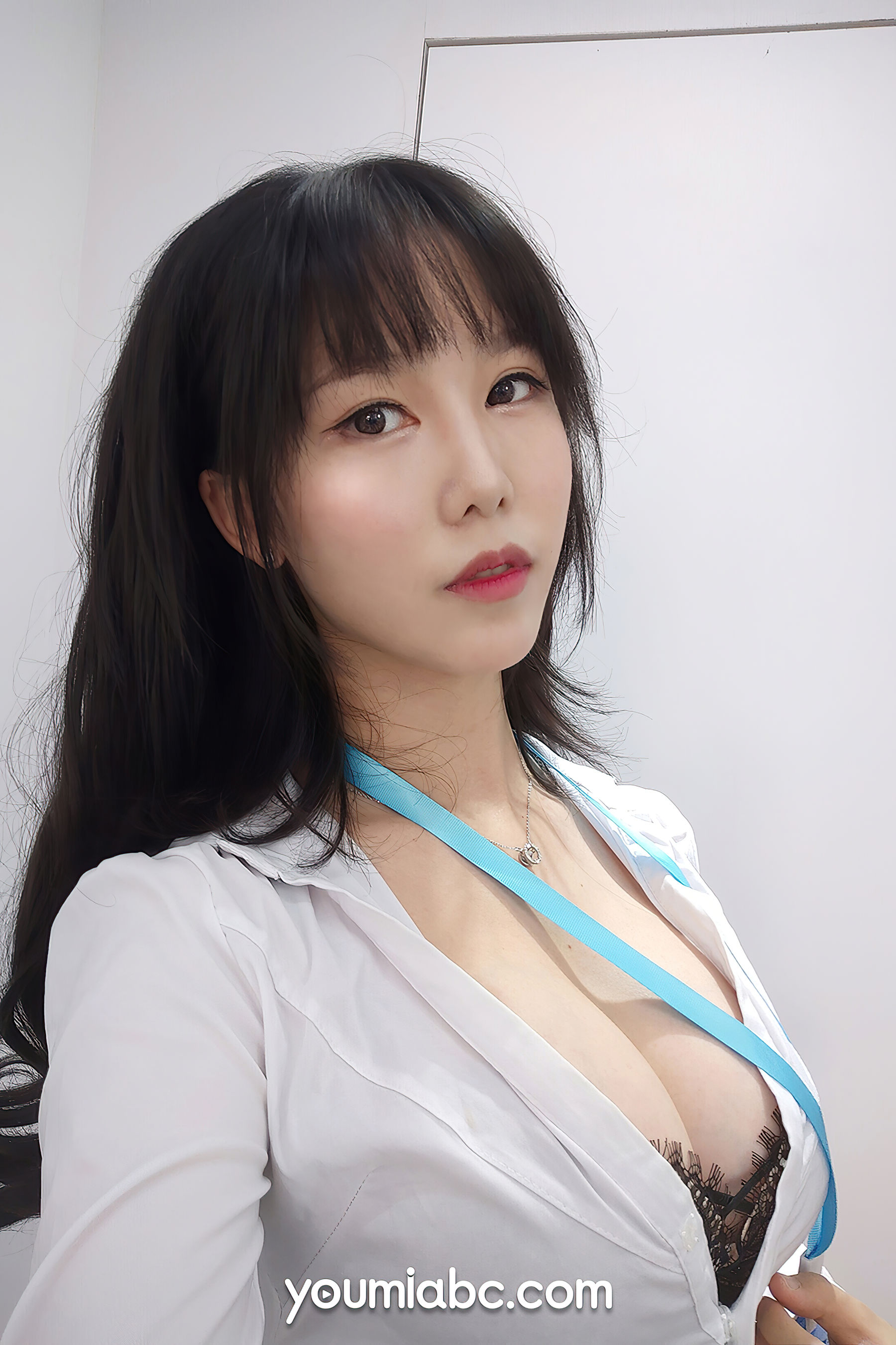 [尤蜜YouMi]  抖娘利世 OL午间自拍