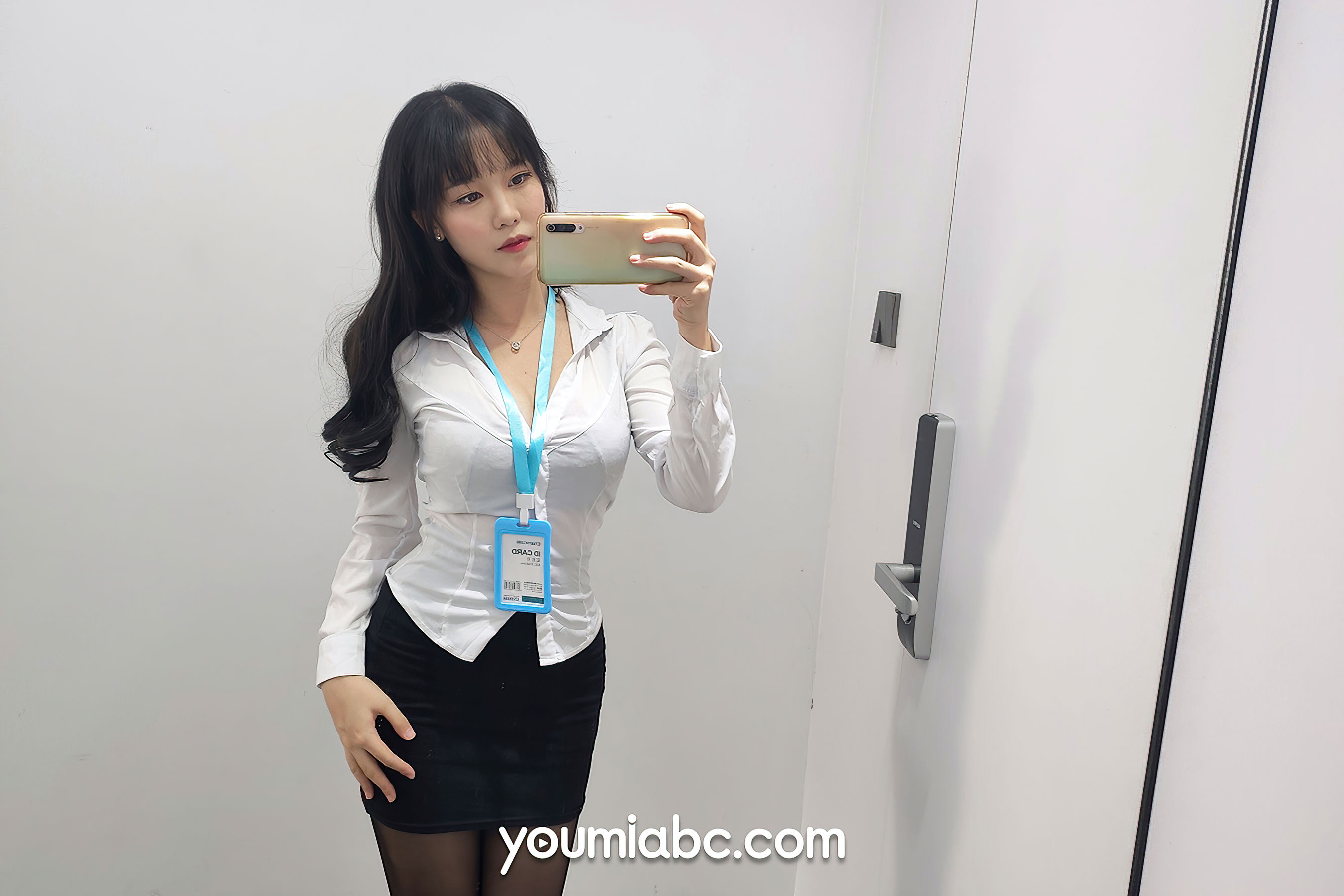 [尤蜜YouMi]  抖娘利世 OL午间自拍