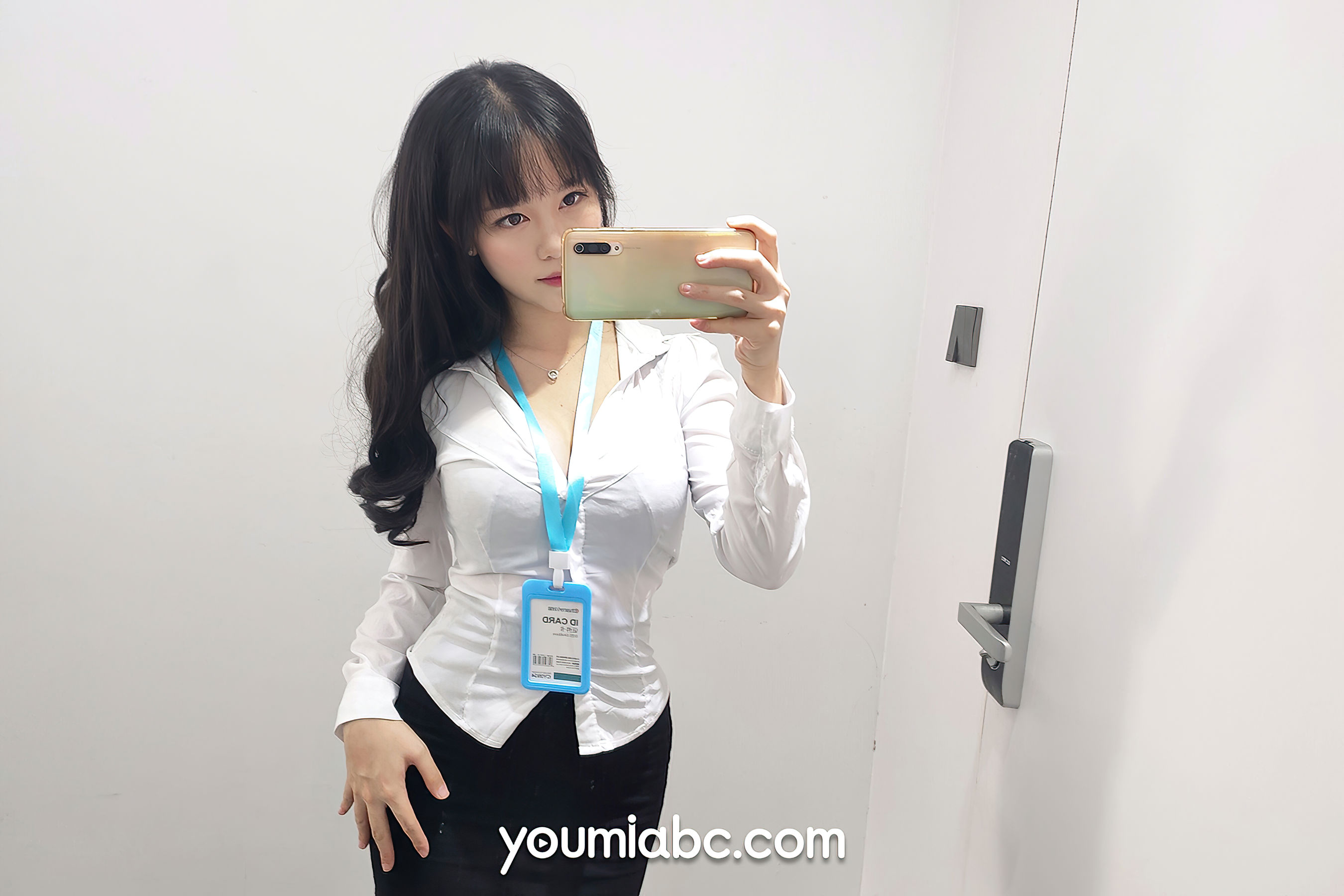 [尤蜜YouMi]  抖娘利世 OL午间自拍