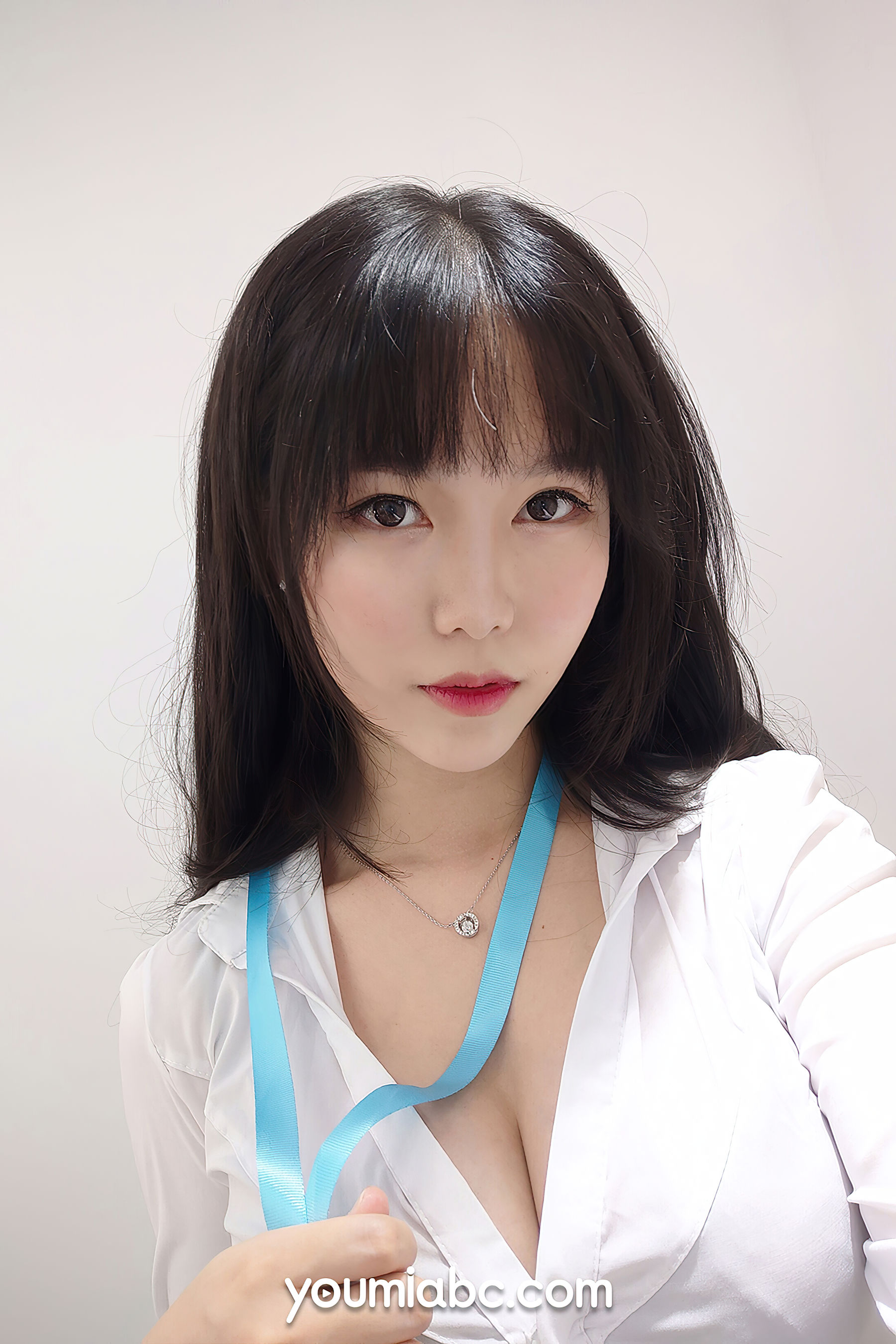 [尤蜜YouMi]  抖娘利世 OL午间自拍