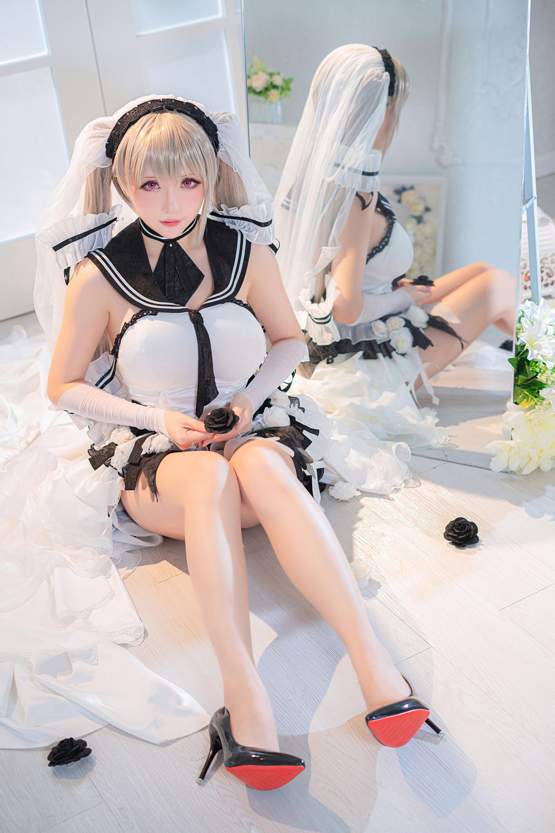 [网红COSER写真] Coser小姐姐星之迟迟 - 纯白と漆黑《可畏》