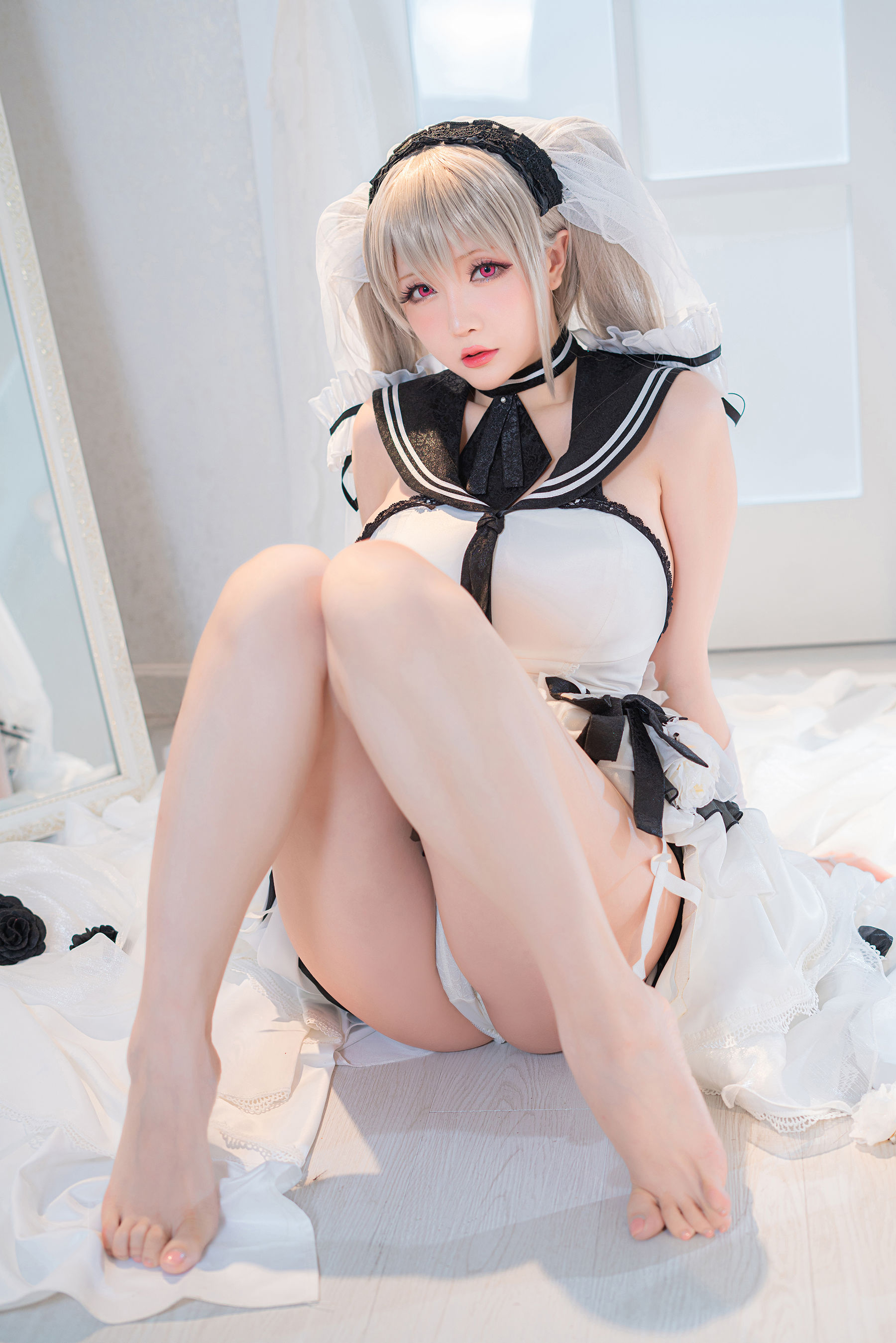 [网红COSER写真] Coser小姐姐星之迟迟 - 纯白と漆黑《可畏》