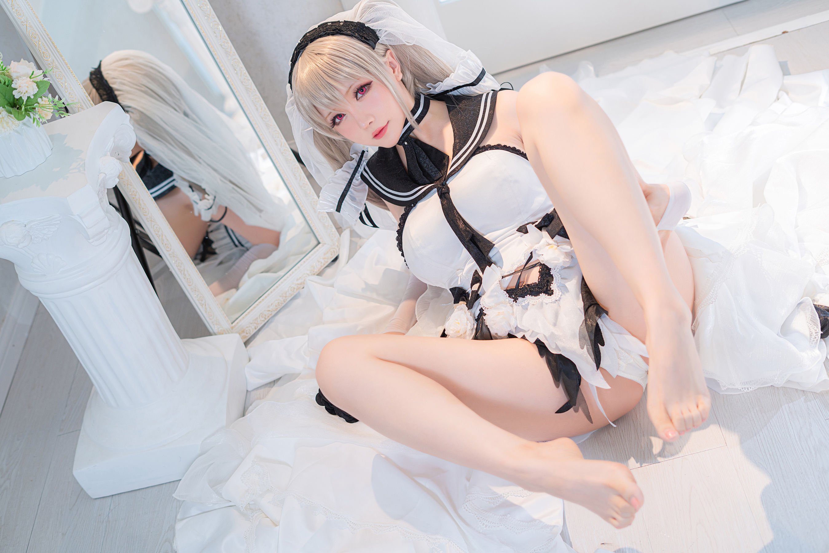 [网红COSER写真] Coser小姐姐星之迟迟 - 纯白と漆黑《可畏》