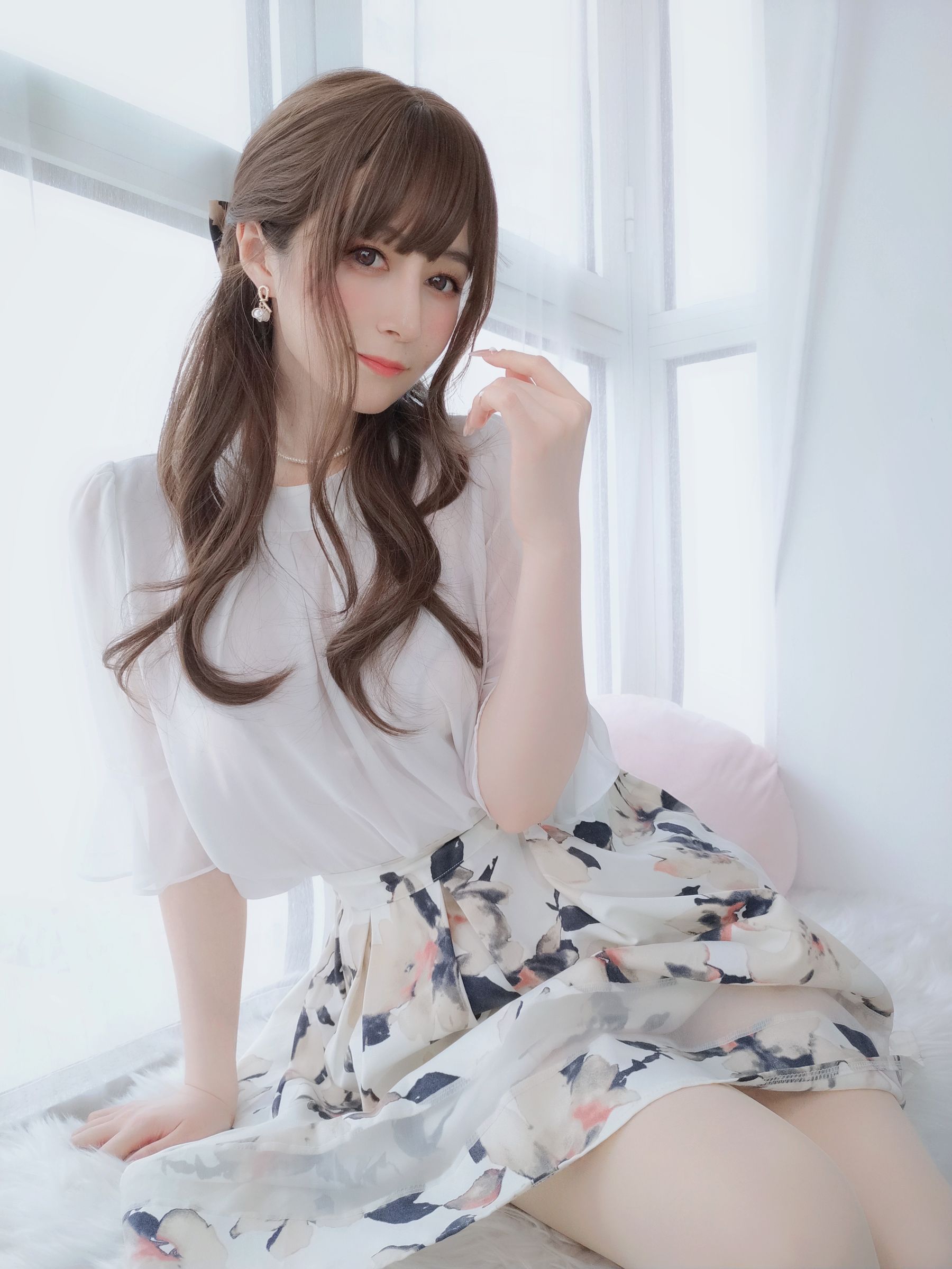 [网红COSER写真] Coser小姐姐白银 - 肉丝人妻