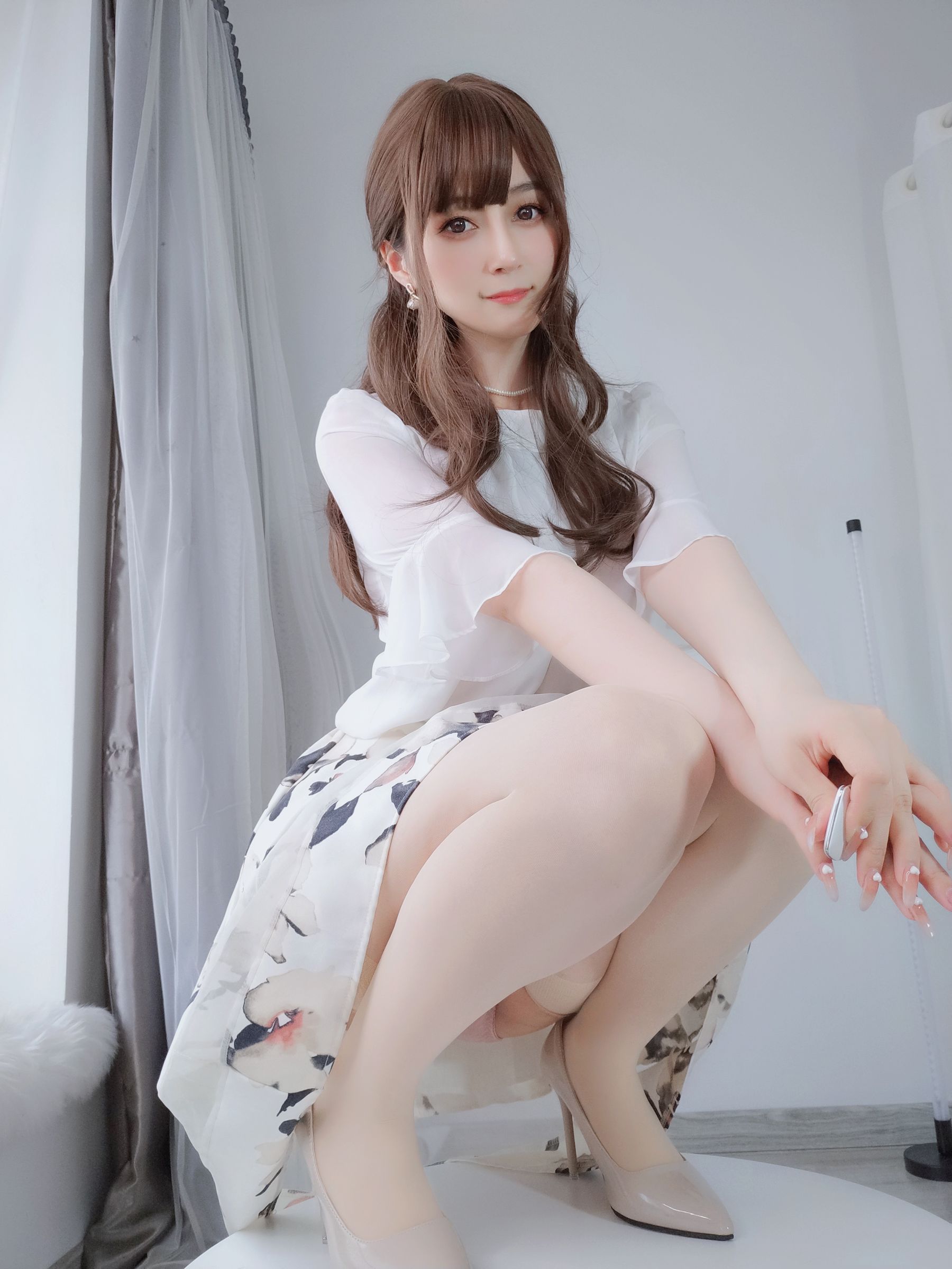 [网红COSER写真] Coser小姐姐白银 - 肉丝人妻