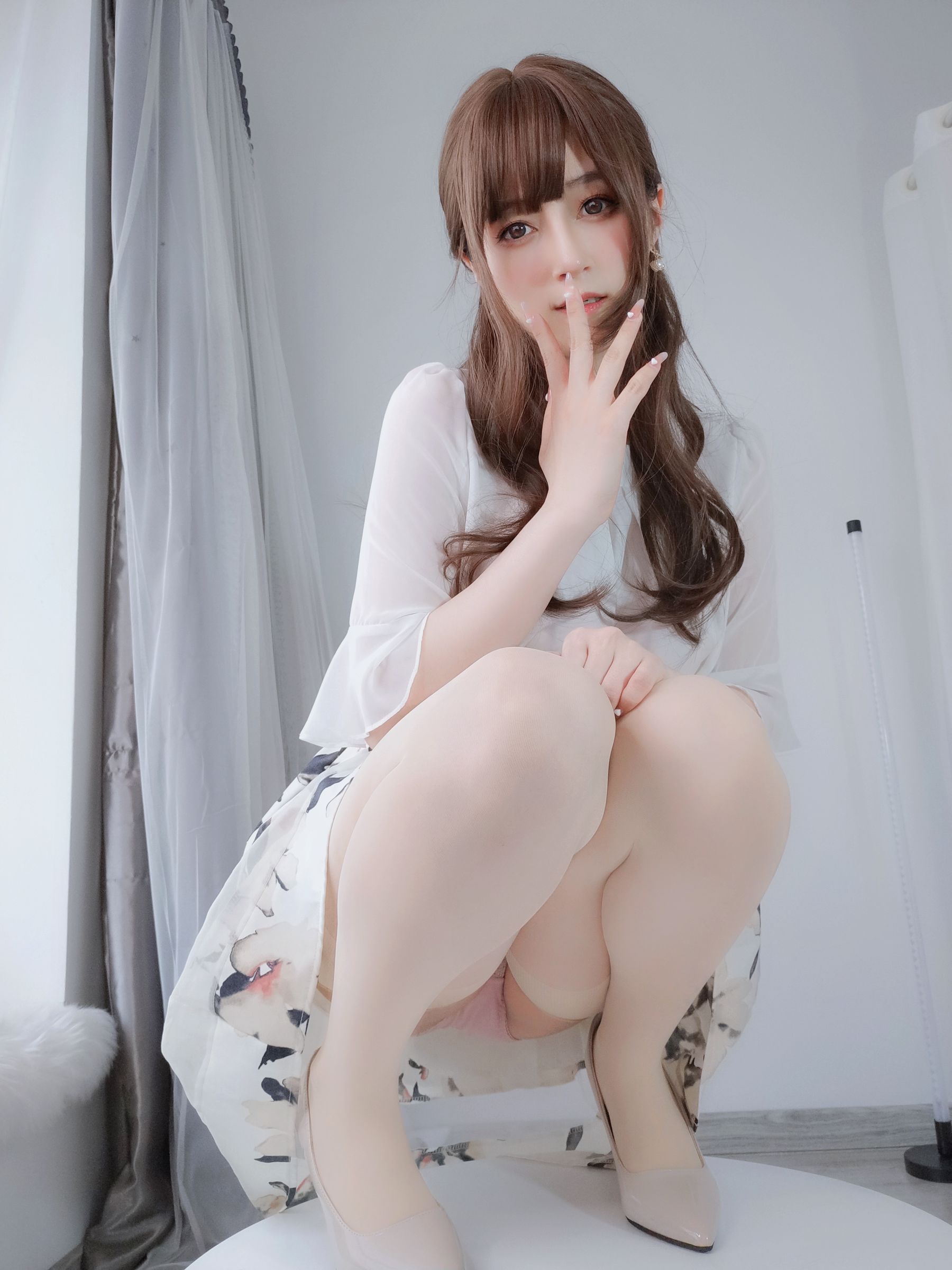 [网红COSER写真] Coser小姐姐白银 - 肉丝人妻