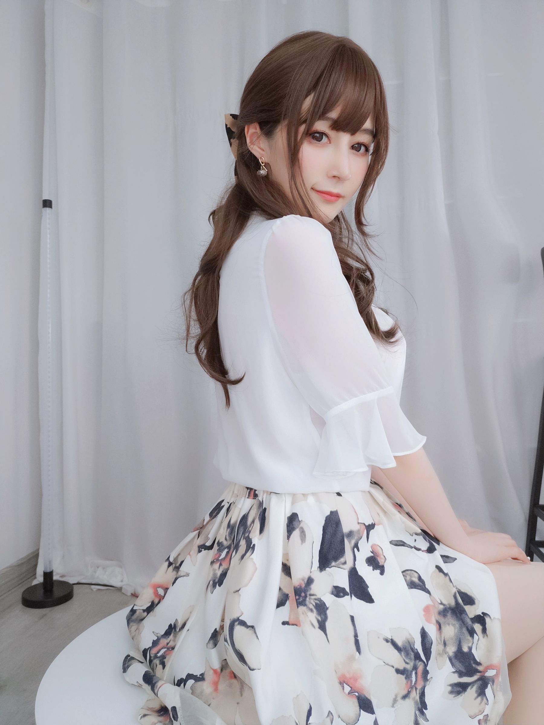 [网红COSER写真] Coser小姐姐白银 - 肉丝人妻