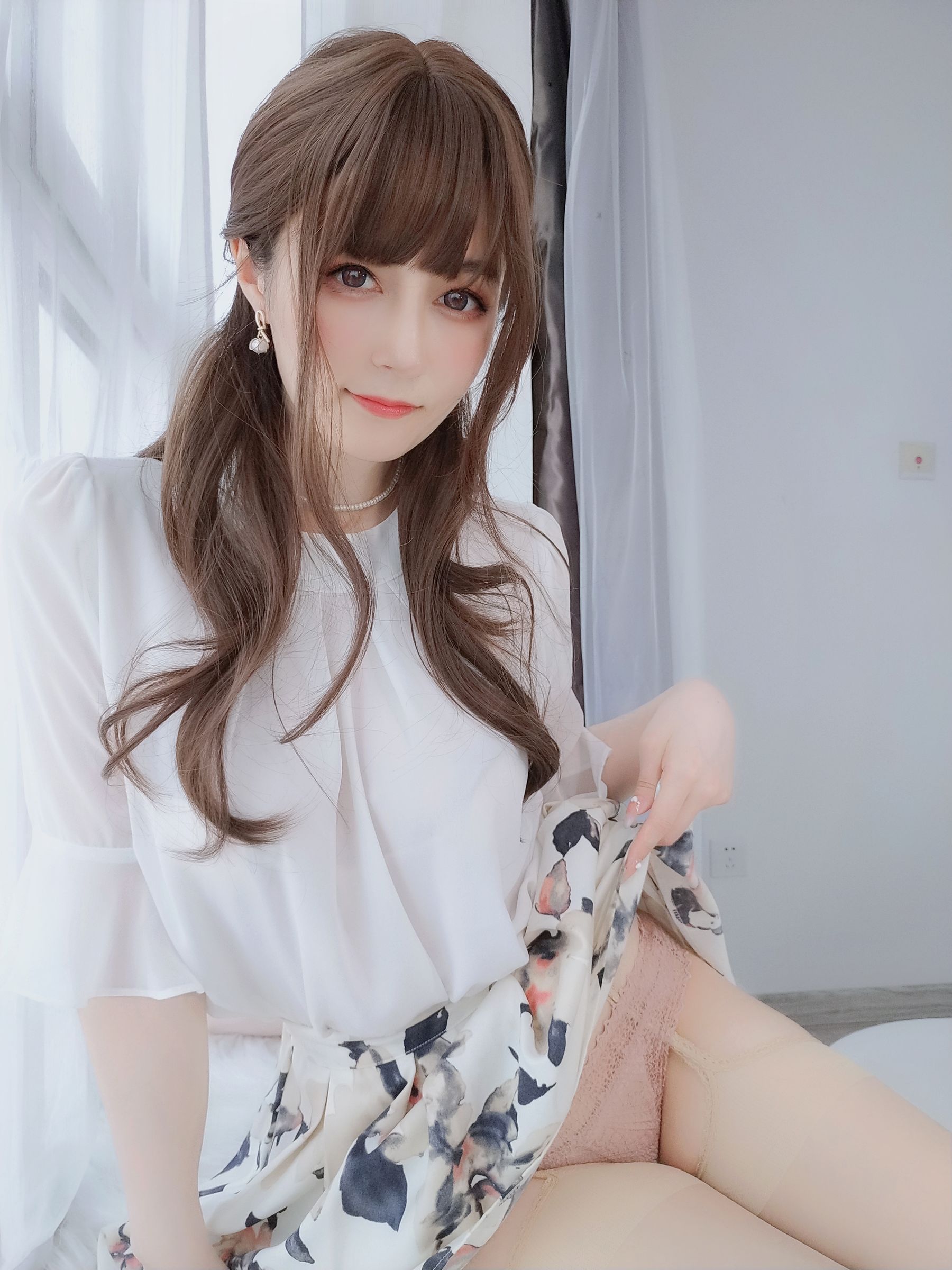 [网红COSER写真] Coser小姐姐白银 - 肉丝人妻