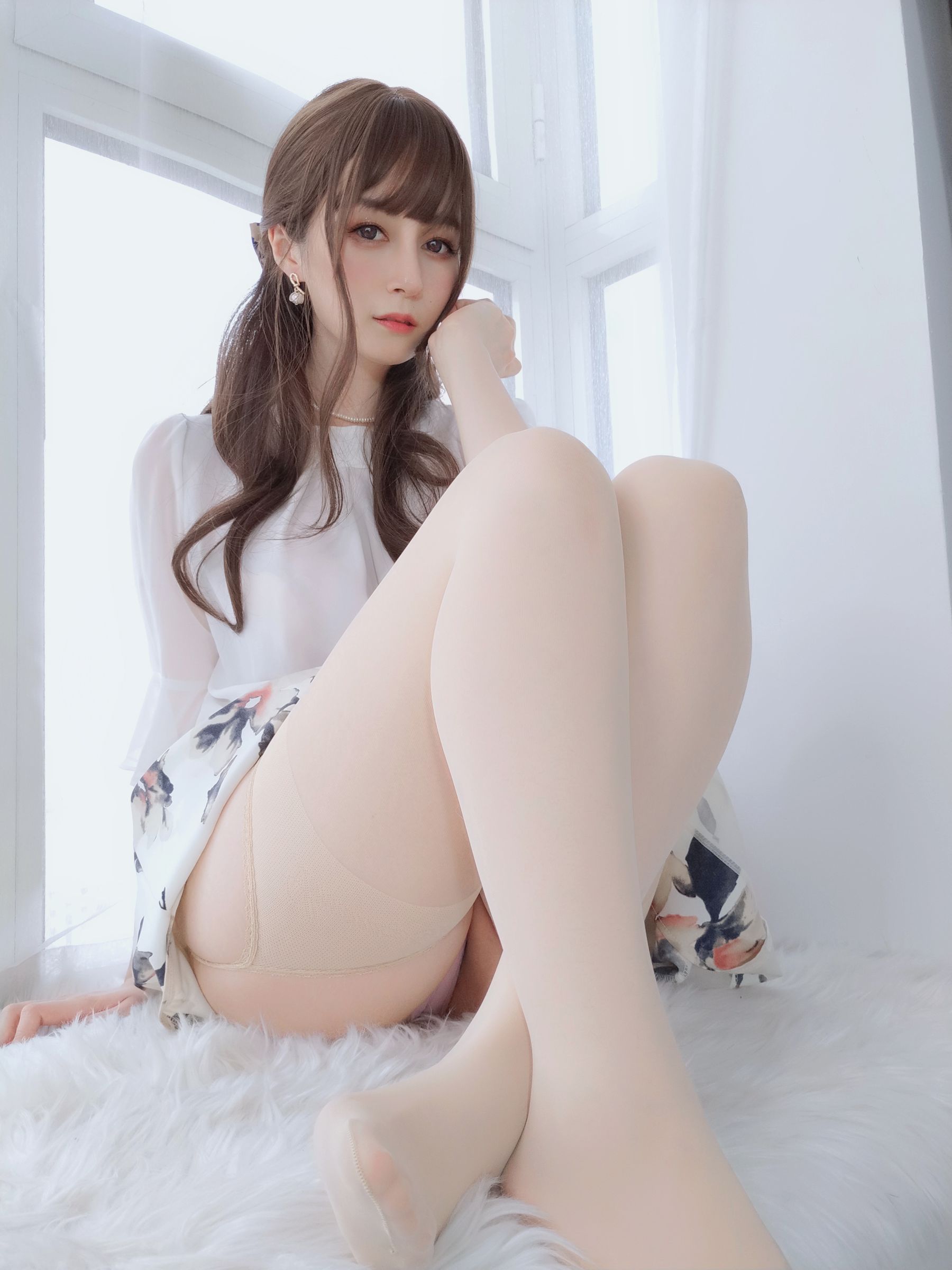 [网红COSER写真] Coser小姐姐白银 - 肉丝人妻
