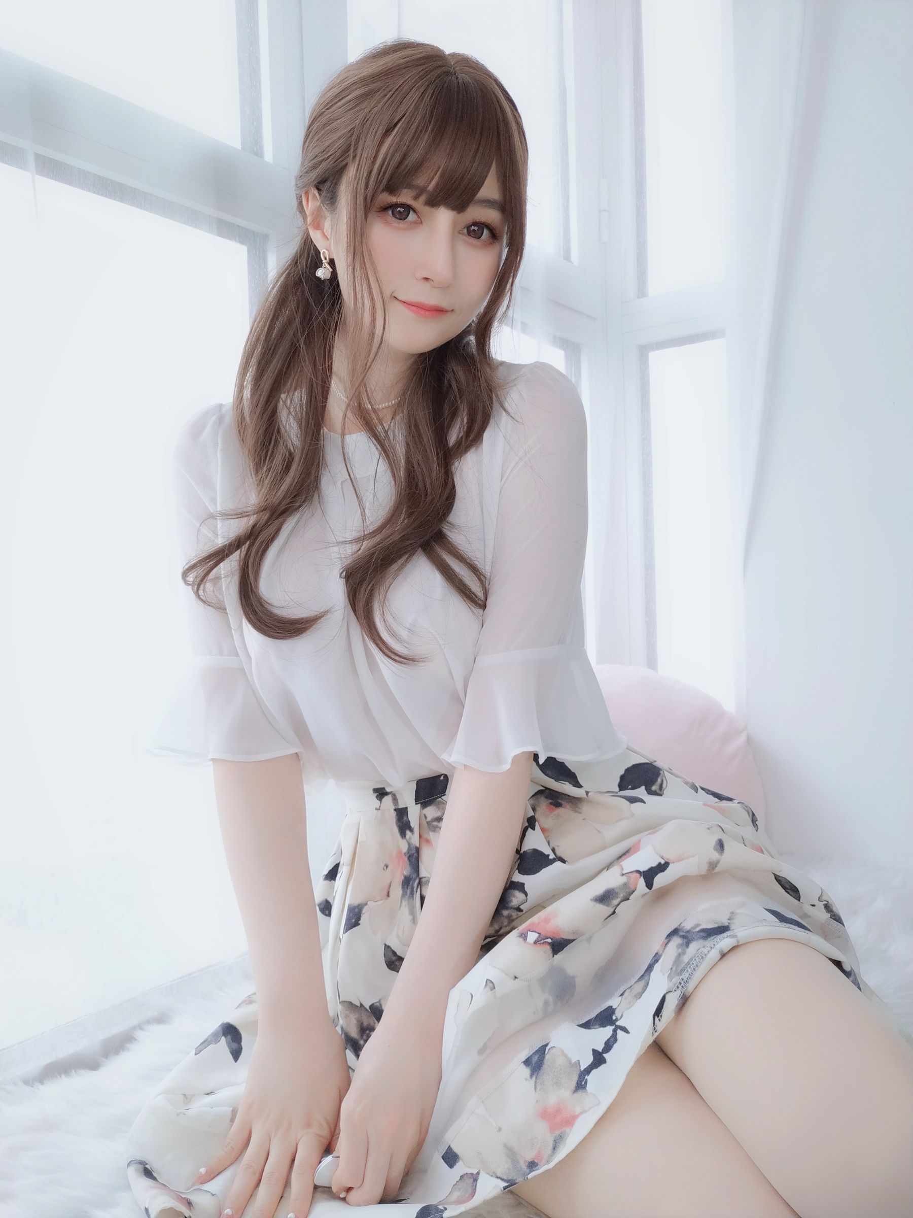 [网红COSER写真] Coser小姐姐白银 - 肉丝人妻