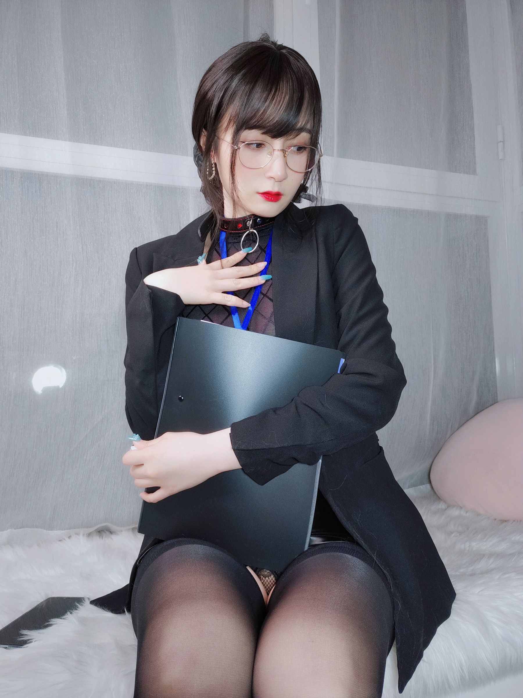[网红COSER写真] Coser小姐姐白银 - 黑丝情趣