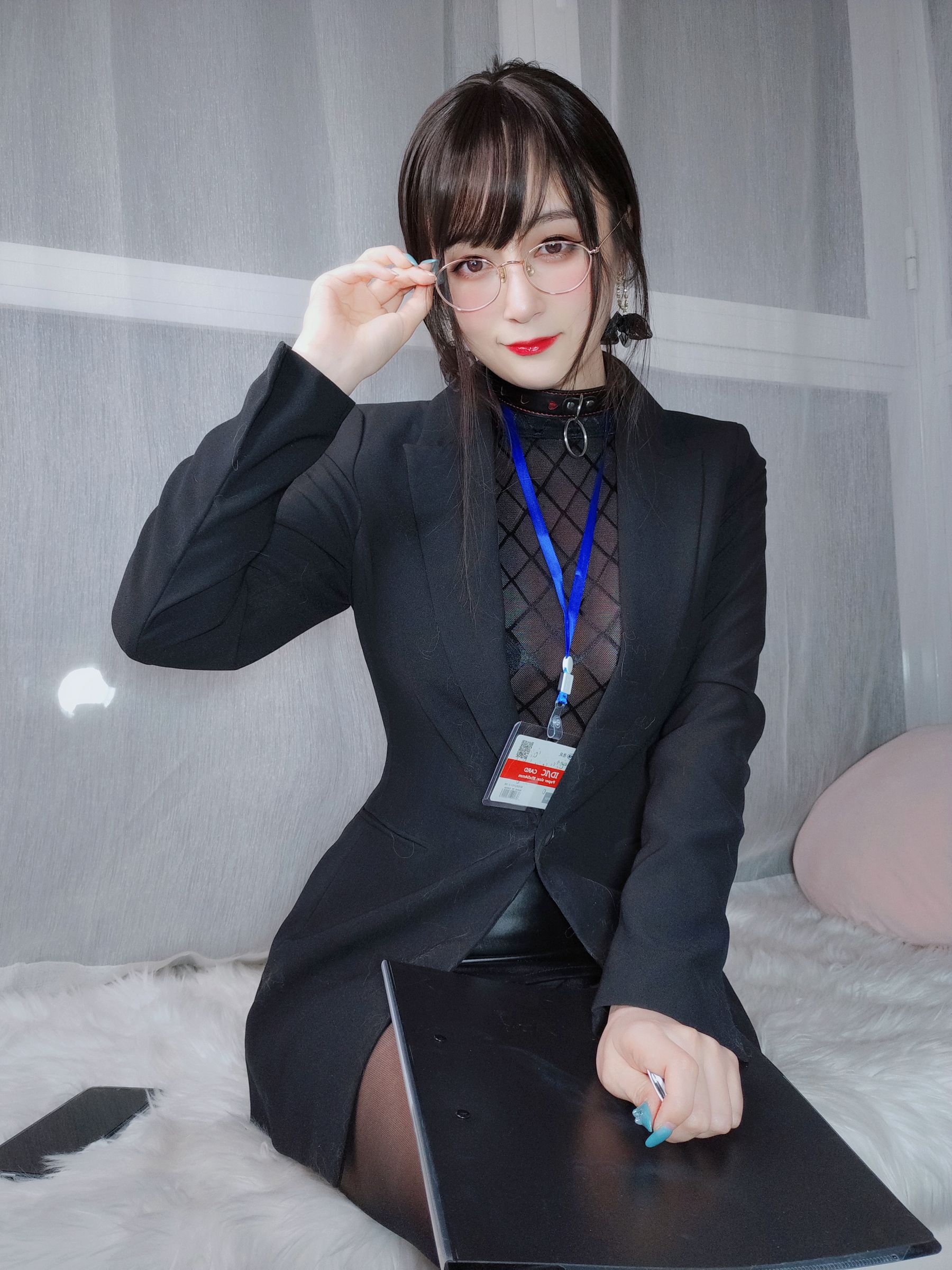 [网红COSER写真] Coser小姐姐白银 - 黑丝情趣