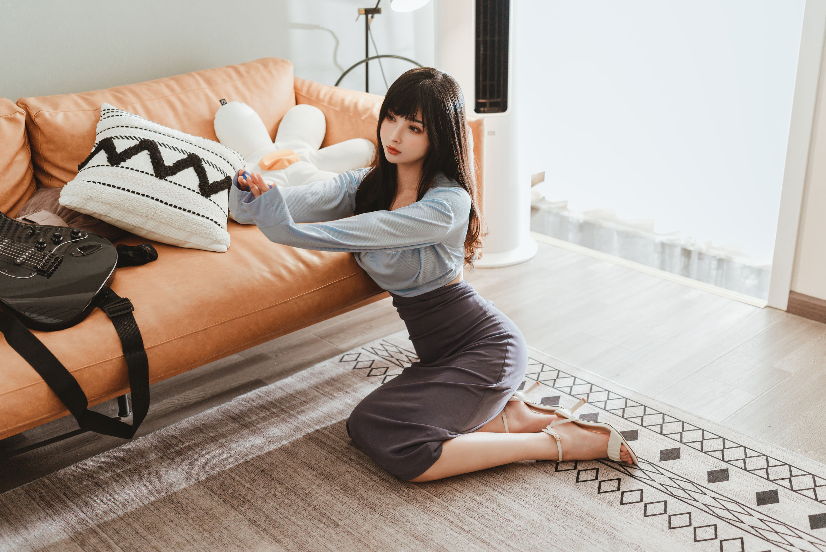 [网红COSER写真] COS福利rioko凉凉子 - 吉他妹妹系带裙