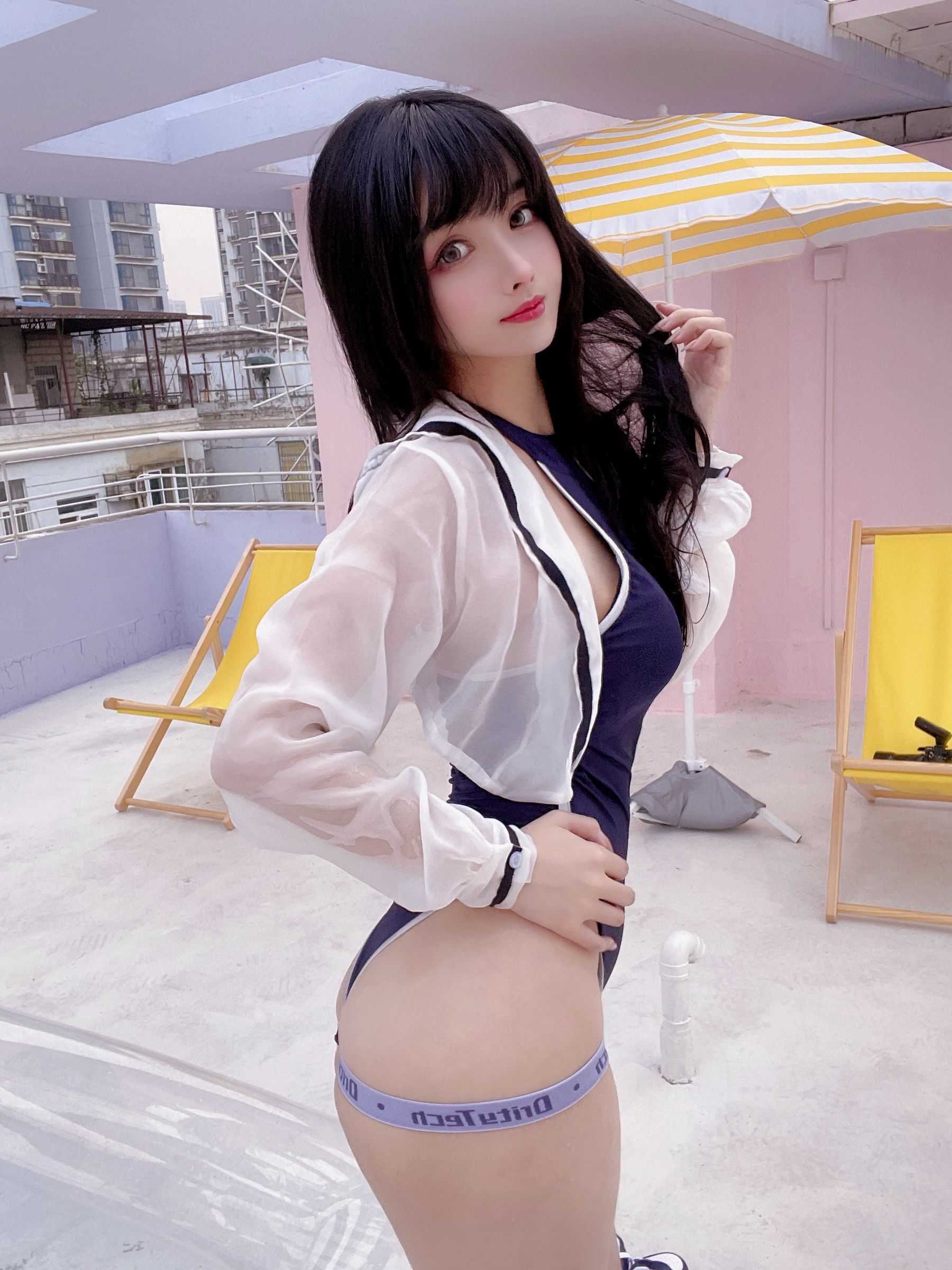 [网红COSER写真] COS福利rioko凉凉子 - 天台竞泳