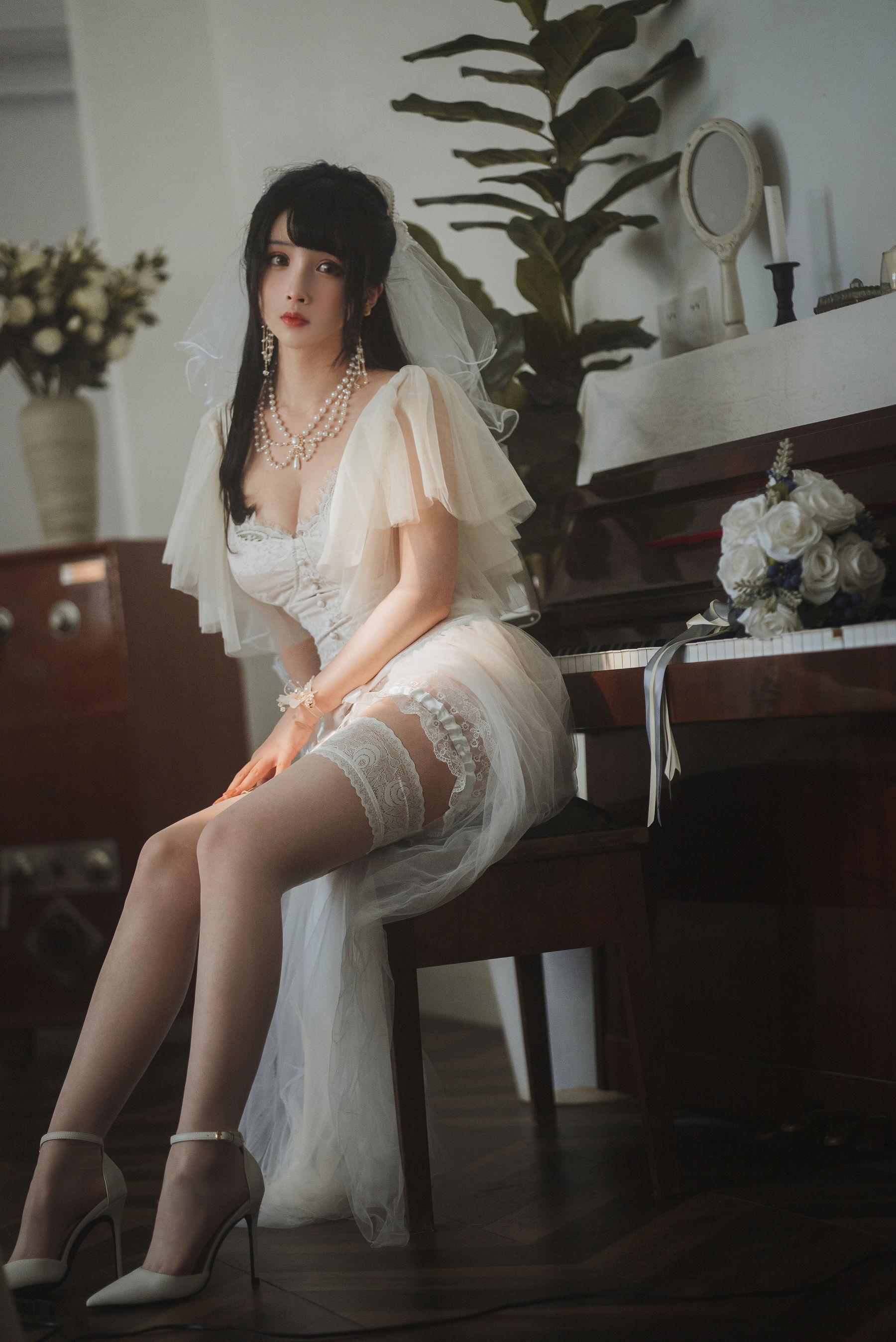 [网红COSER写真] COS福利rioko凉凉子 - 透明婚纱