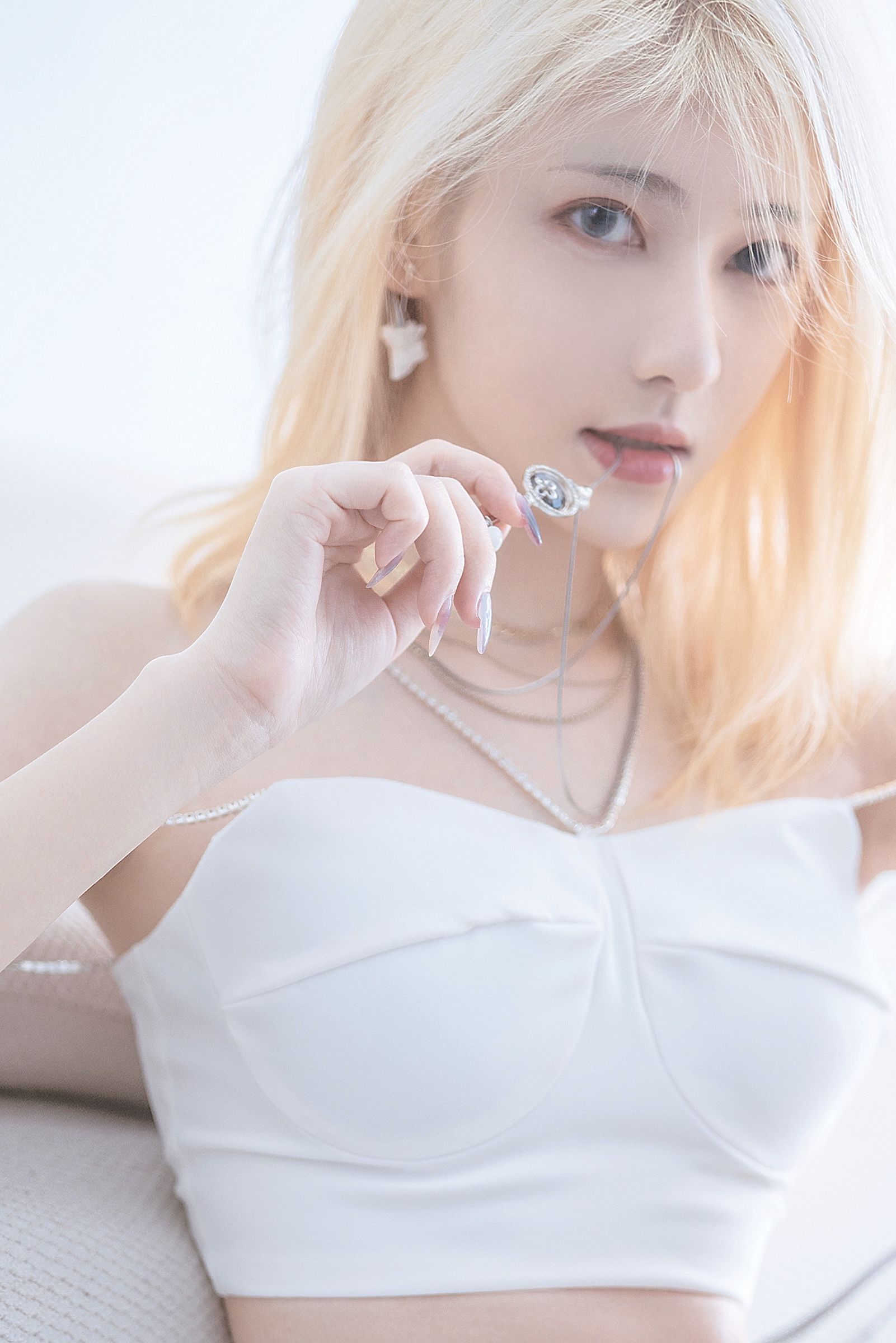 [网红COSER写真] 动漫博主南桃Momoko - 白色制服