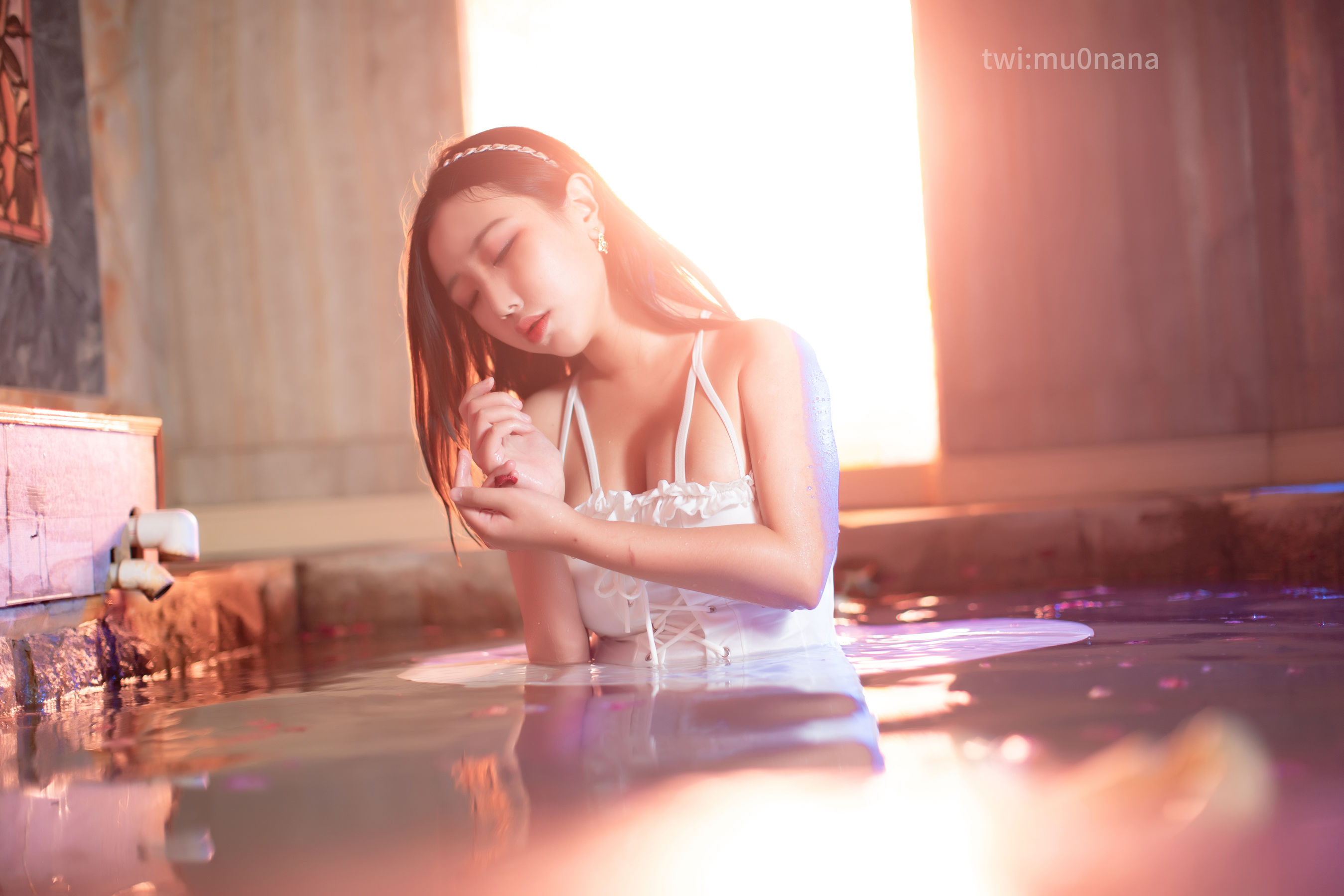 [网红COSER写真] 动漫博主穆零Mu0 - 温泉 倒影
