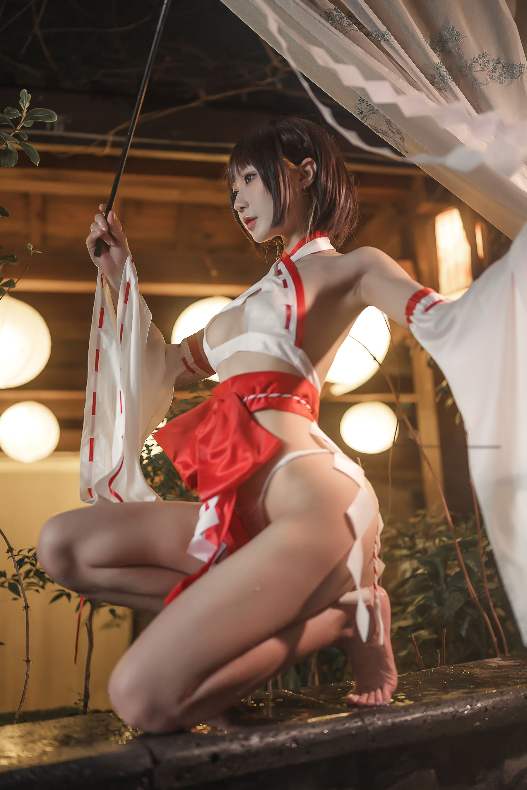 [网红COSER写真] 动漫博主阿包也是兔娘 - 温泉巫女