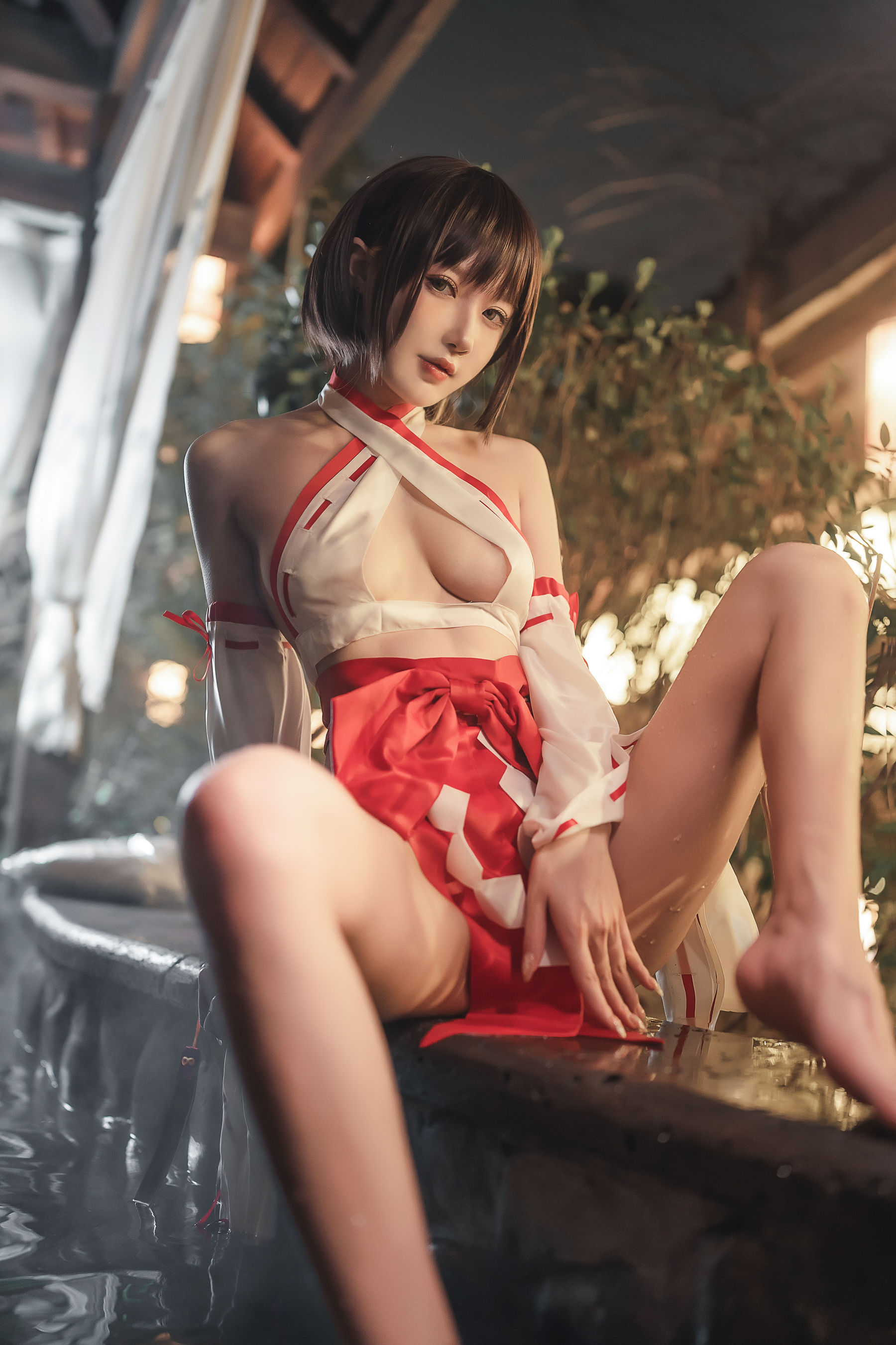 [网红COSER写真] 动漫博主阿包也是兔娘 - 温泉巫女