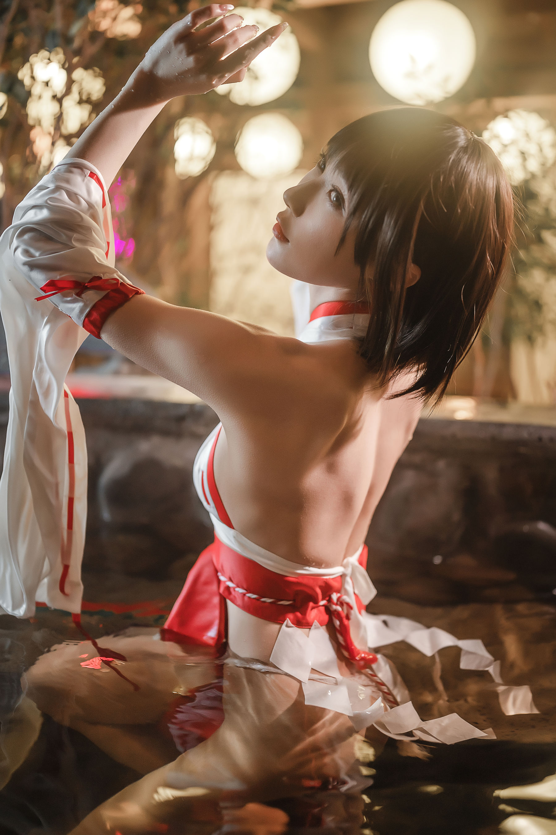[网红COSER写真] 动漫博主阿包也是兔娘 - 温泉巫女