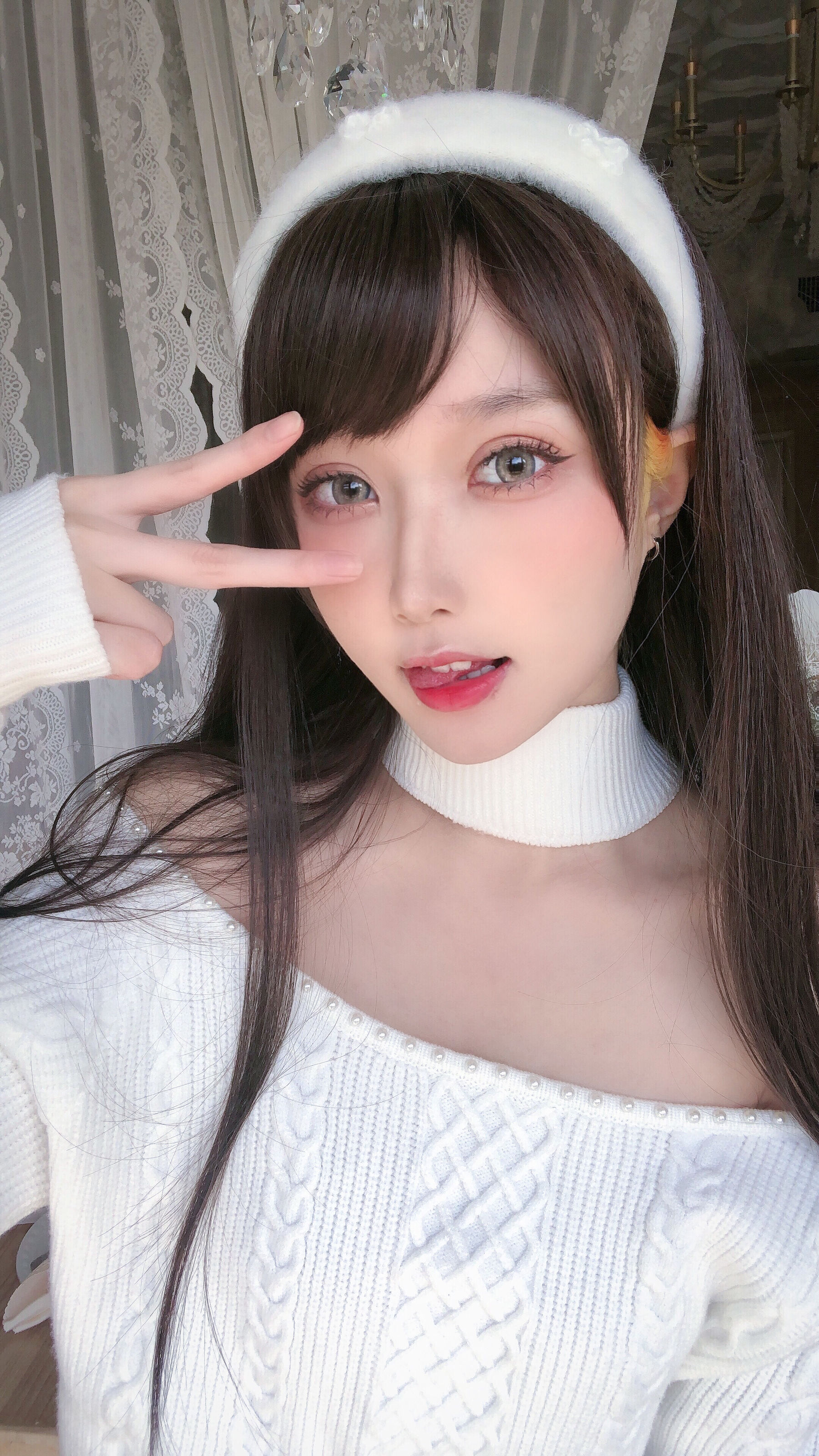 [网红COSER写真] 动漫博主阿包也是兔娘 - 纯欲女友