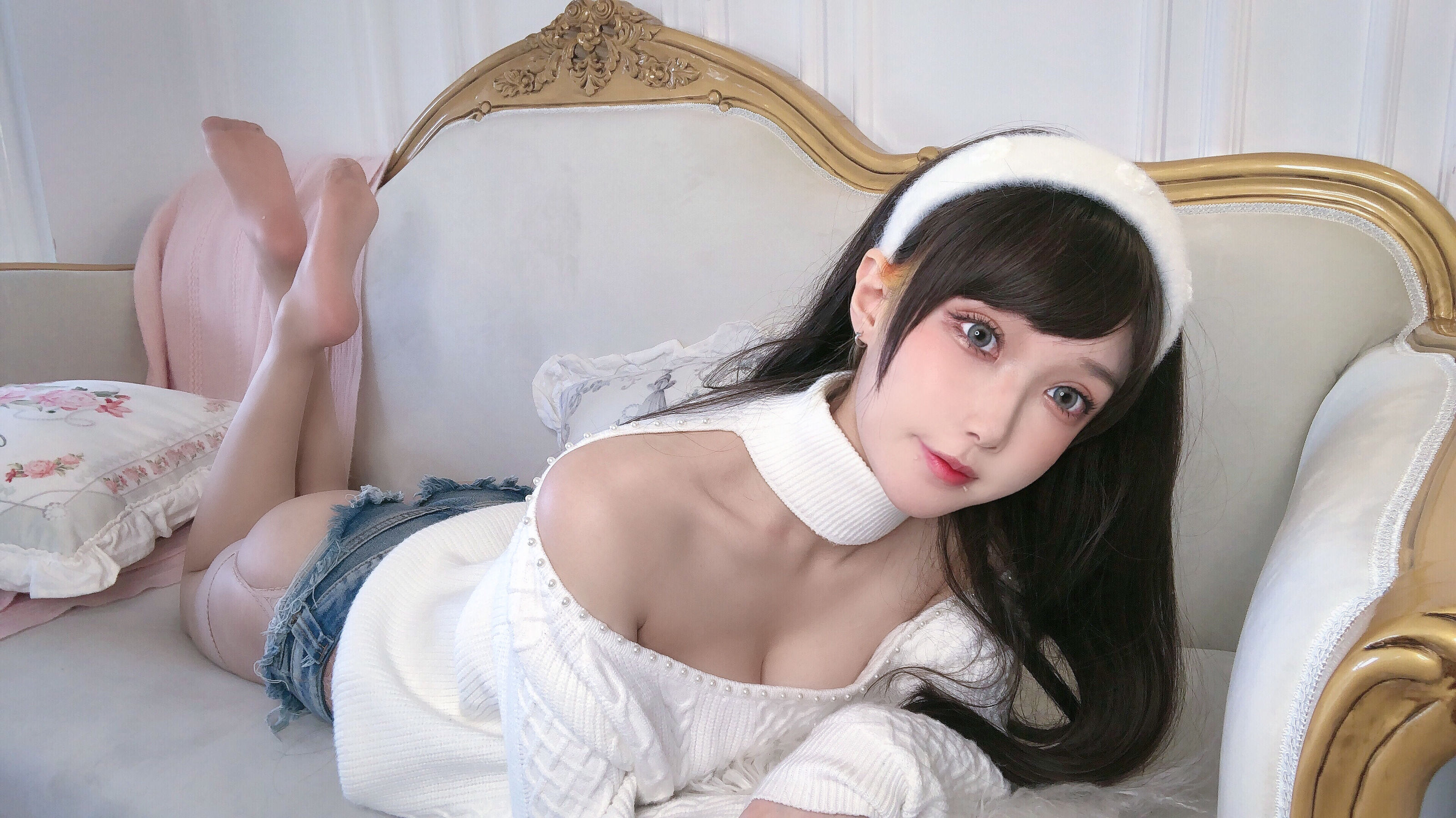 [网红COSER写真] 动漫博主阿包也是兔娘 - 纯欲女友