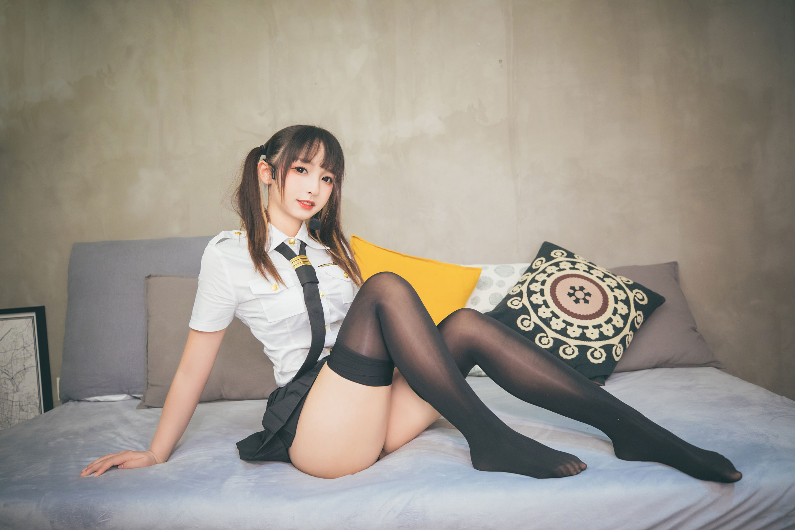 [网红COSER写真] 萝莉神楽板真冬 之お帰りなさい、指揮官
