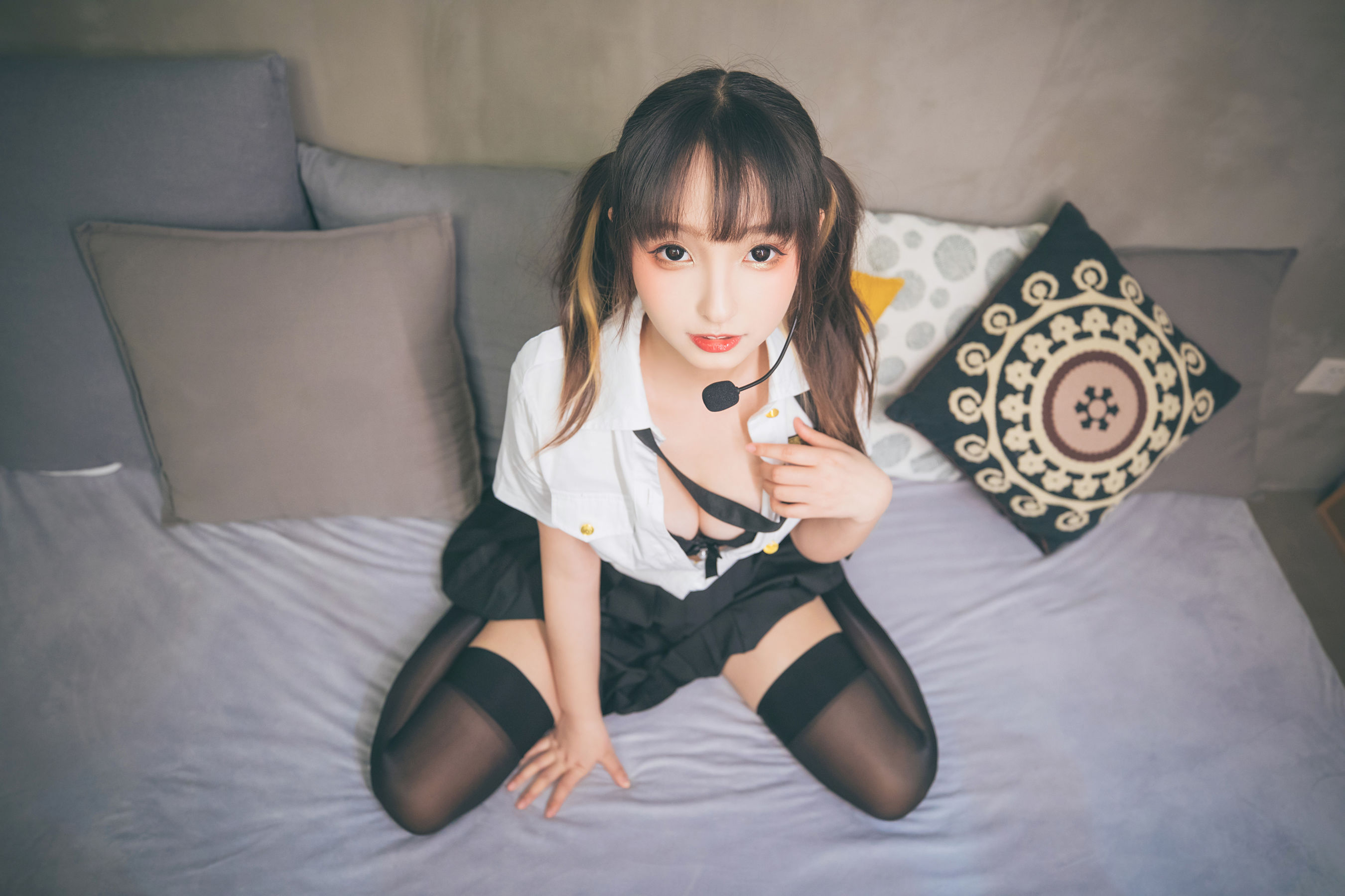 [网红COSER写真] 萝莉神楽板真冬 之お帰りなさい、指揮官