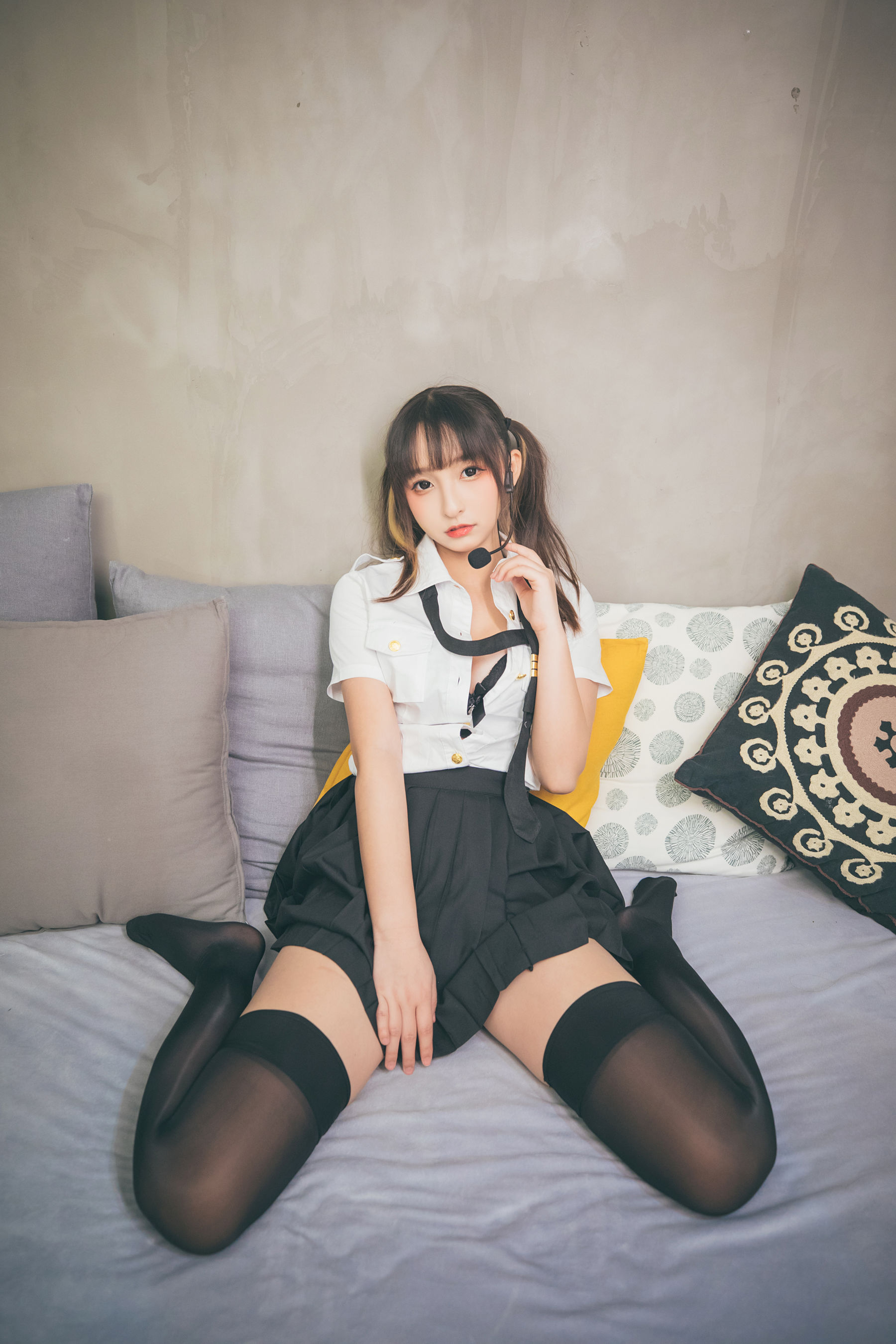 [网红COSER写真] 萝莉神楽板真冬 之お帰りなさい、指揮官