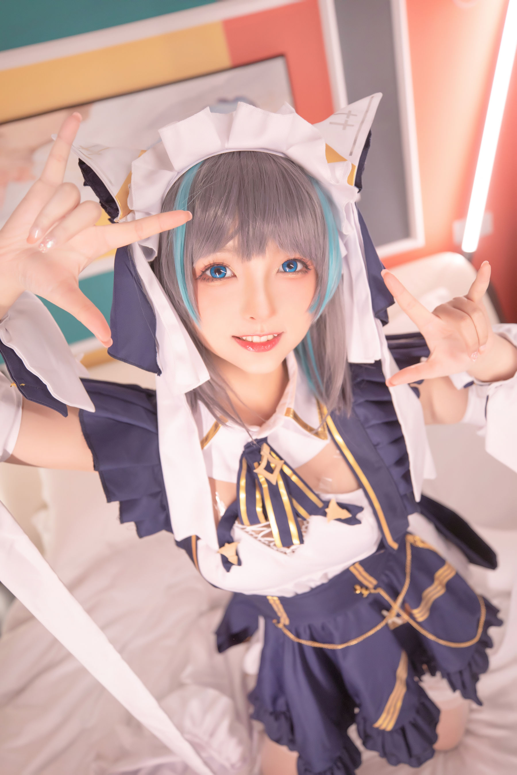 [网红COSER写真] 萝莉神楽板真冬 之柴郡 - 纯色庭院