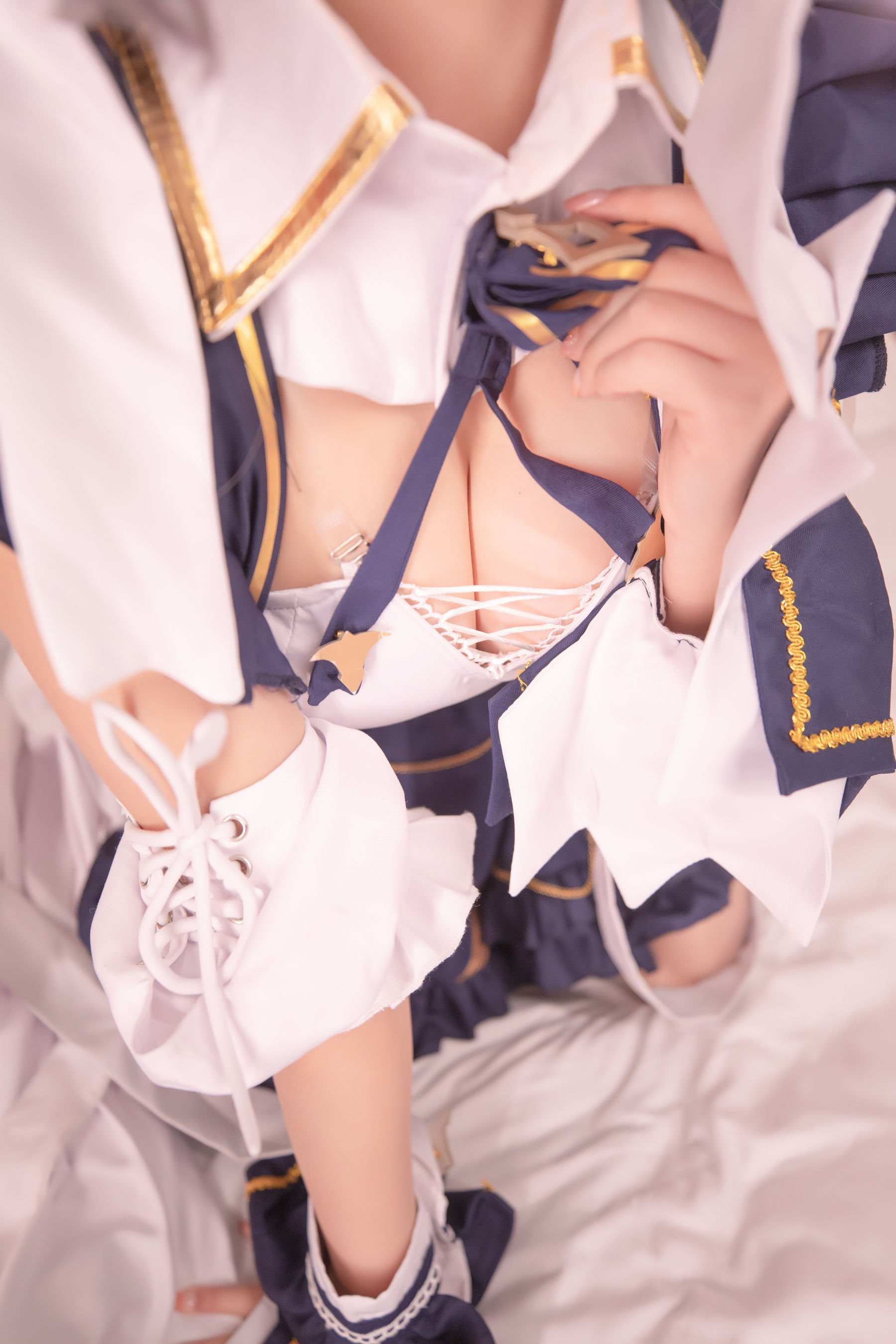 [网红COSER写真] 萝莉神楽板真冬 之柴郡 - 纯色庭院
